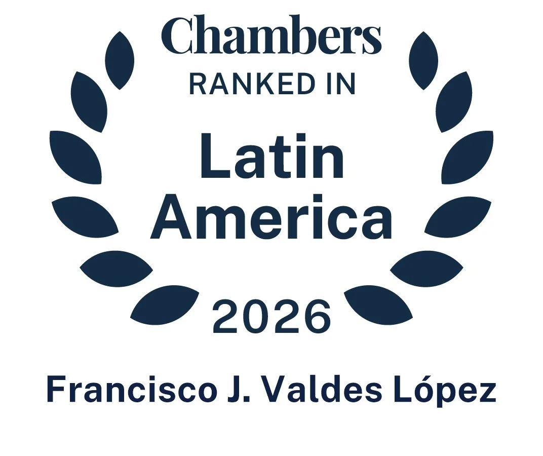 Texto que dice 'Chambers ranked in Latin America 2026' con el nombre de 'Francisco J. Valdes López' en la parte inferior, rodeado de una corona de hojas.
