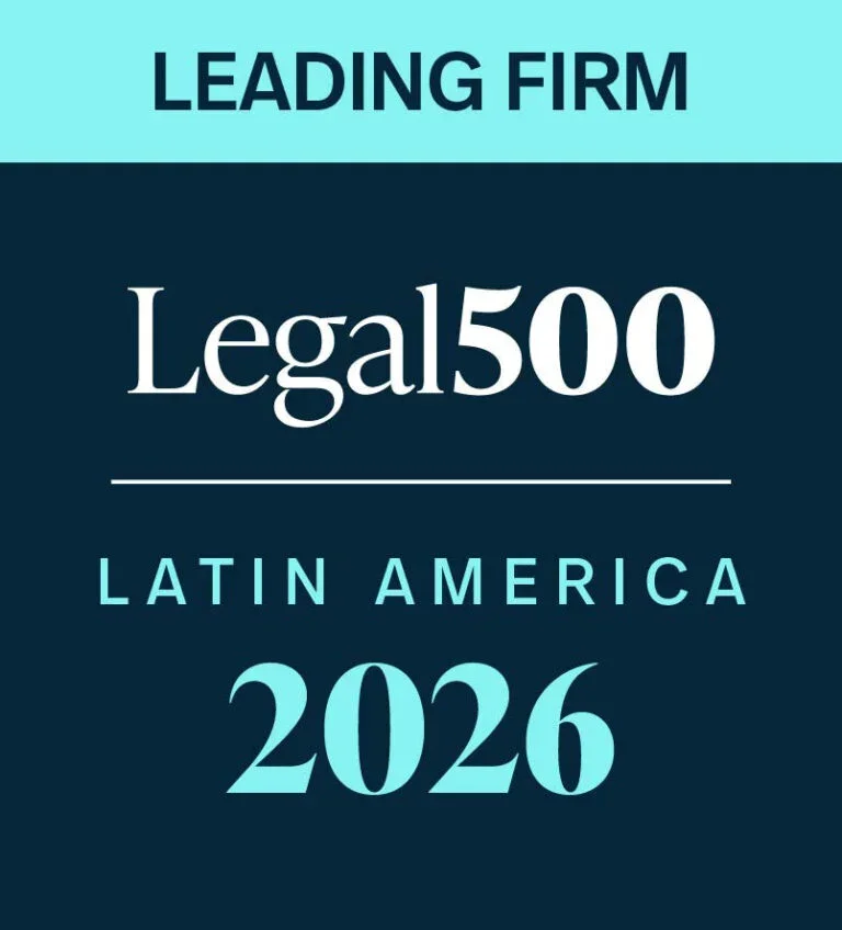 Logotipo y texto de la firma Legal 500 Latin America 2026, en colores azul y blanco.