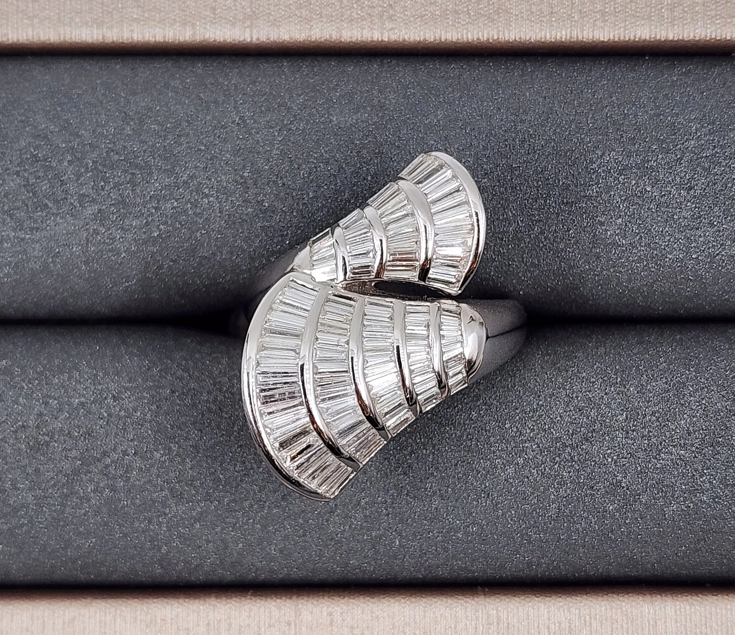 2.23 ct 18k White Gold Baguette Diamond Ring
