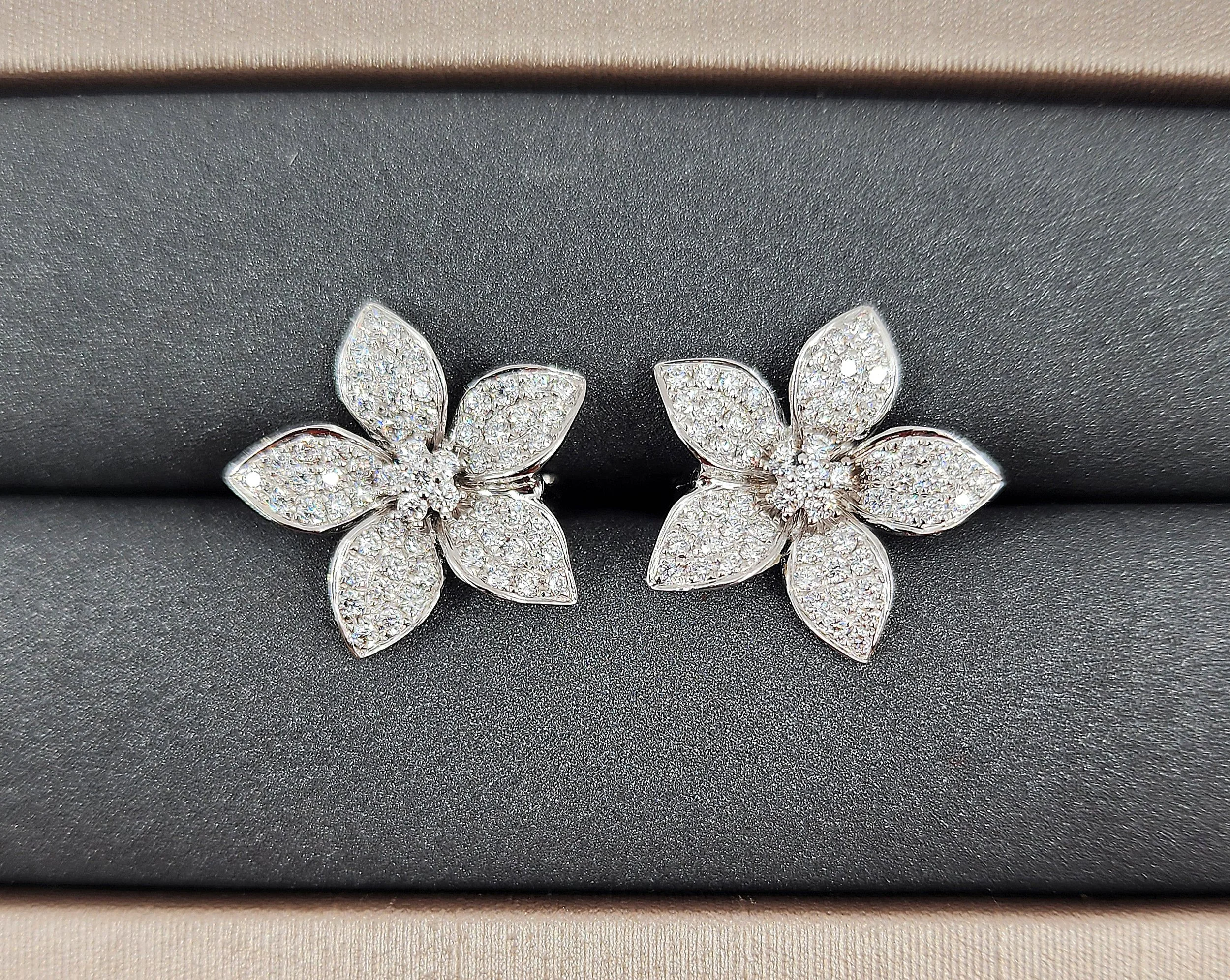 Beautiful 1.48 ct Diamond Flower Earrings