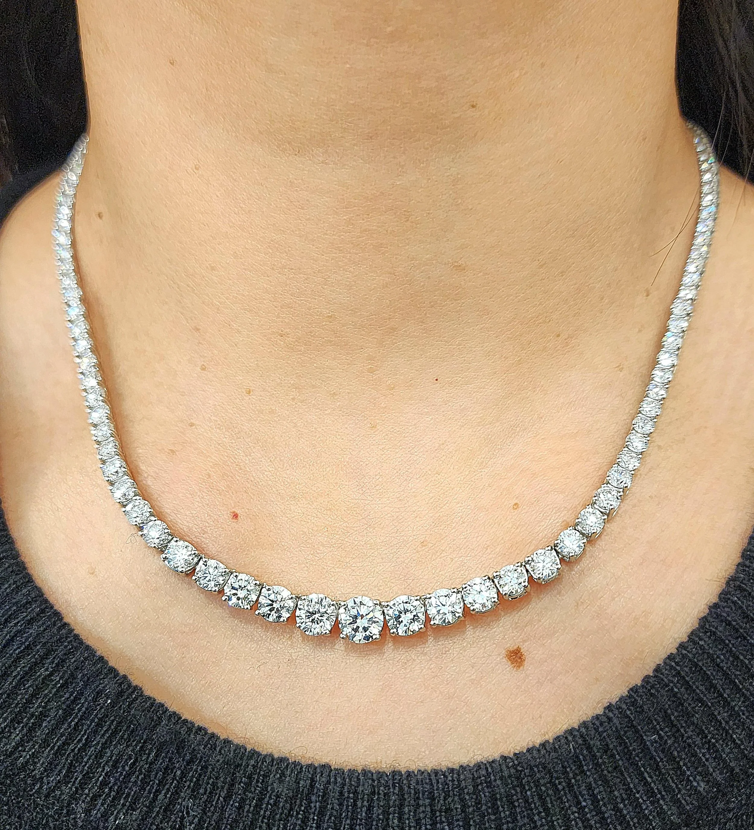 17.58 ct Riviera Graduated Diamond Necklace - Platinum