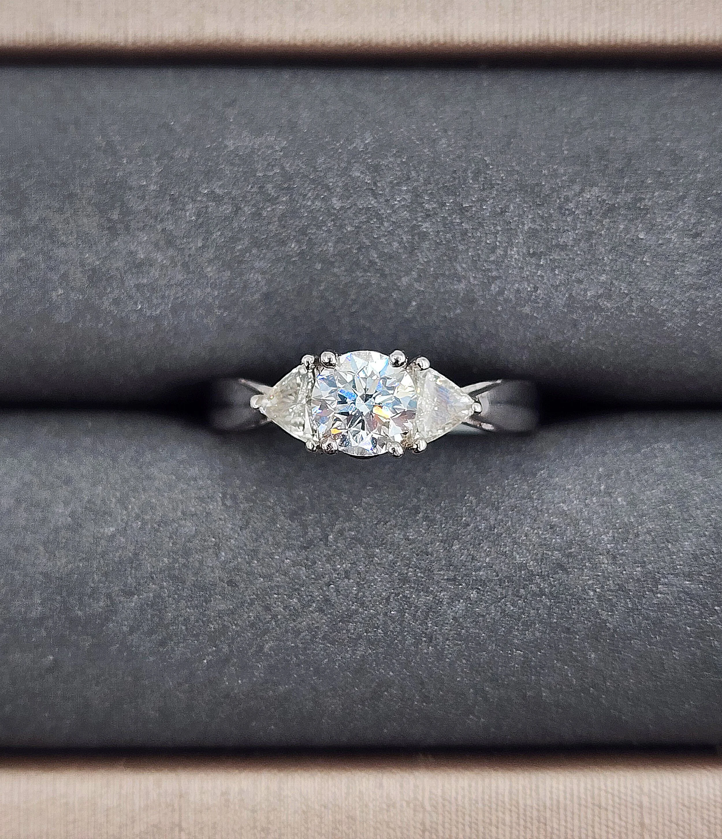 1.24 ct Diamond Ring set in Platinum