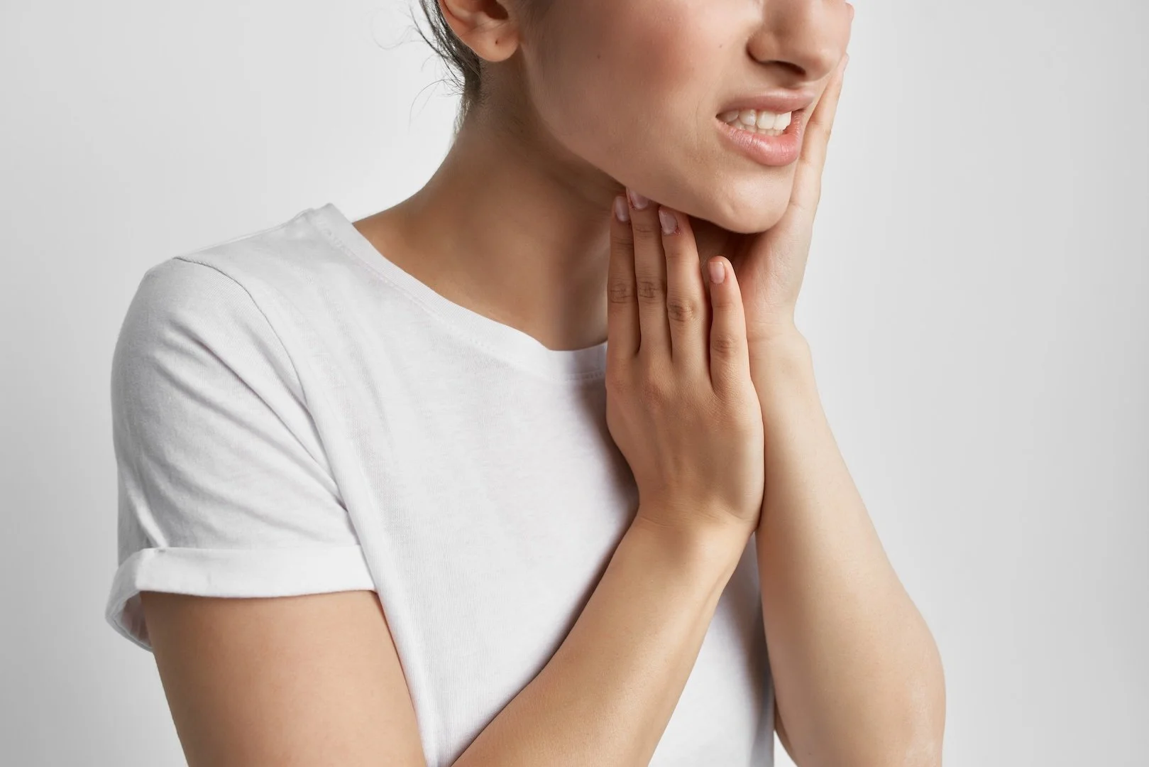 Why does my tooth hurt with hot and cold foods?