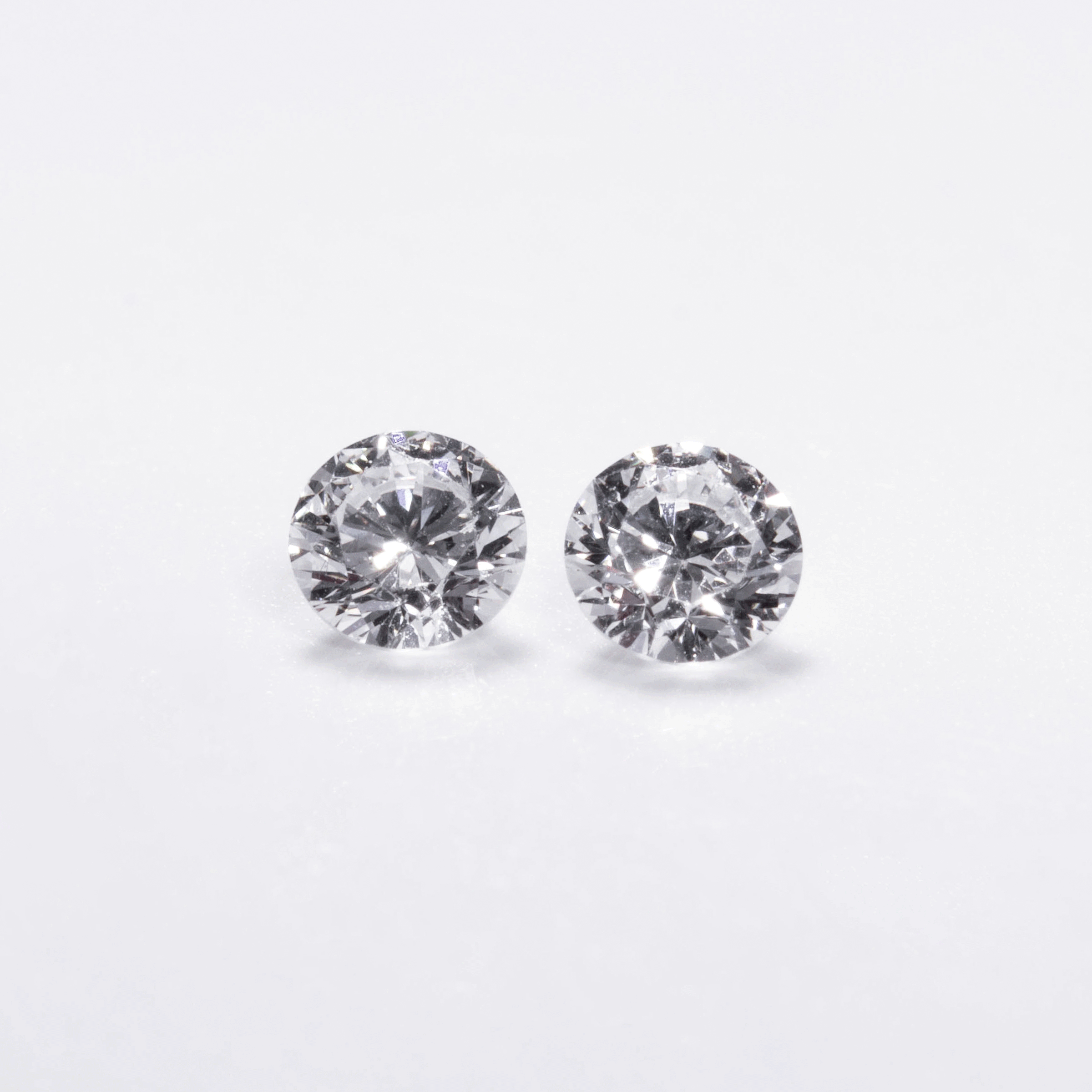 Duo Set of Diamond, two diamond matching in exact size, rotating to see all angles