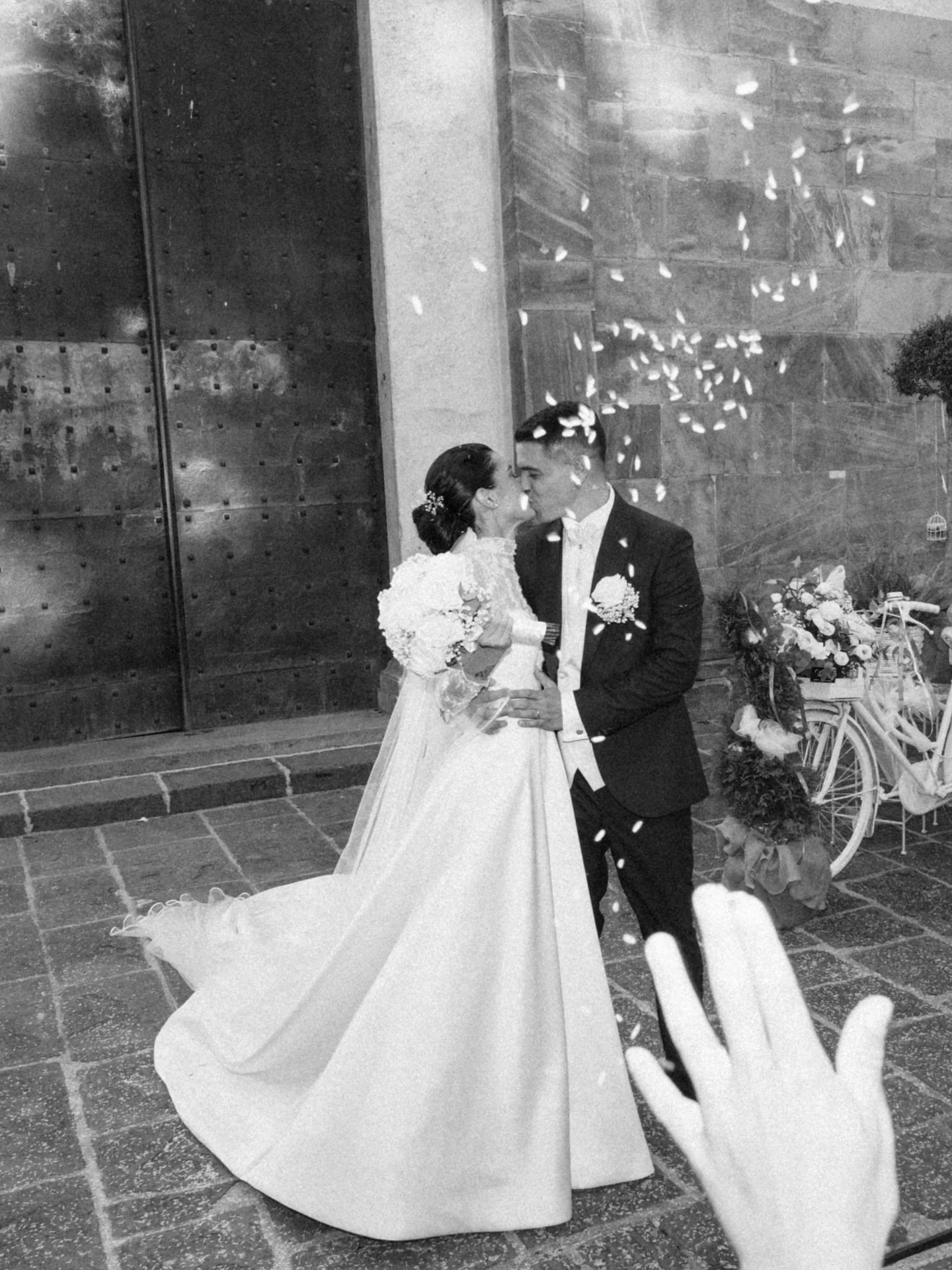 Scegliete qualcuno che riesca a farvi ricordare chi eravate, non solo cosa &egrave; accaduto.

Grazie Matti ❤️
Grazie Jessi ❤️
1 mese ✨

Assistente @pieroparraless
Video @sb_videomaker
Truccatrice: @saramorinimakeup
Parrucchiera sposa: @effettodonnae