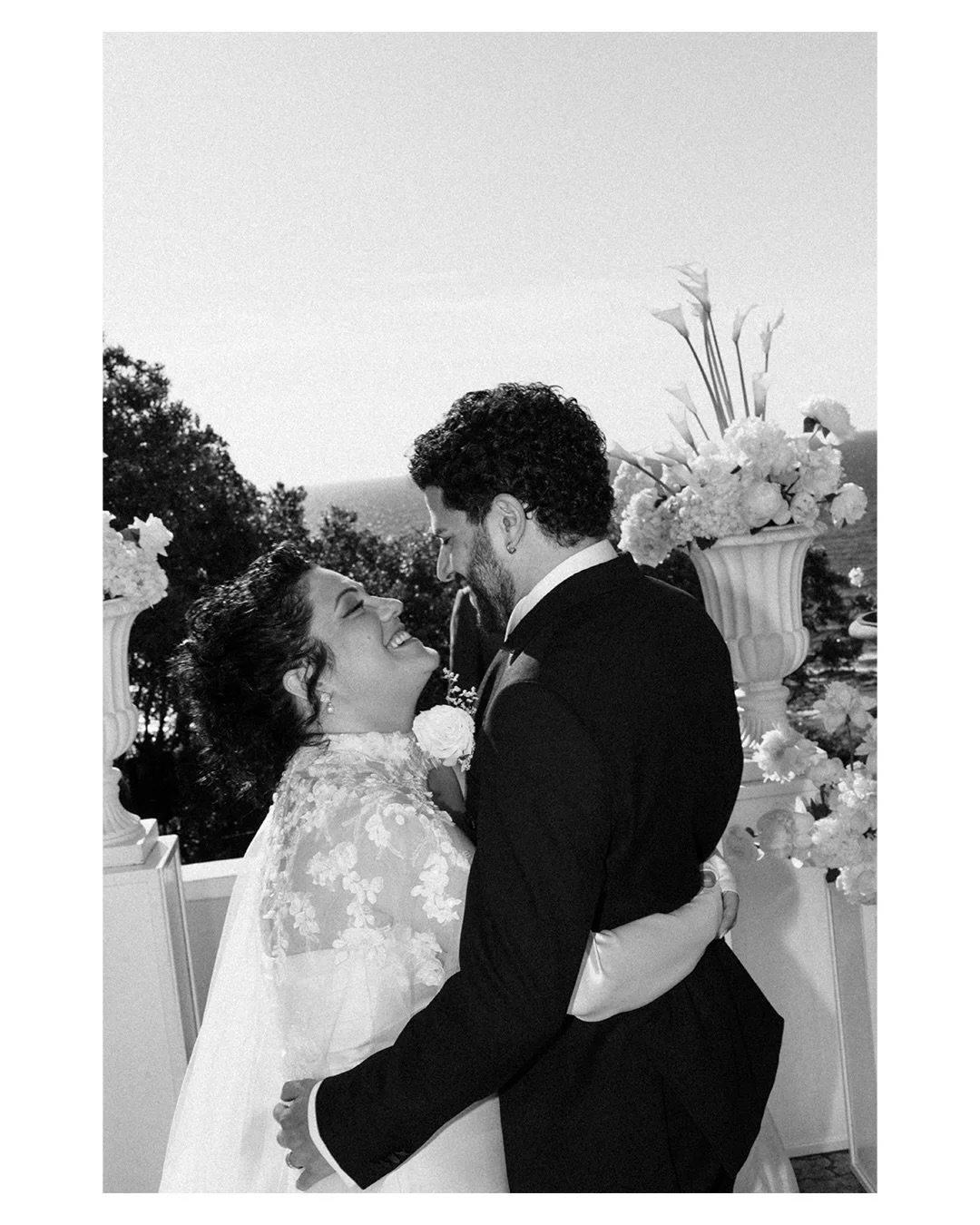 Un mese ✨
.
E&amp;L 
.
.

Venue @villa_parisi
Photo Assistant: @pieroparraless
Video @vignaliandrea
Video Assistant @nicolotrunfio_videomaker
Make-up @esteticalabellevie
Hair @gb.giada
Dress @lesposediclaudia
Jewels @alinomancini
Flowers @il_fioraio_