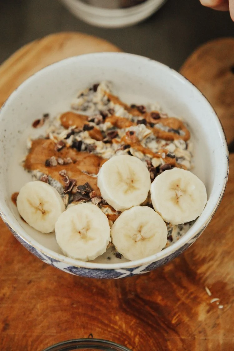Bowl of healthy breakfast overnight oats with toppings. Overnight oats make a great simple, healthy breakfast!
