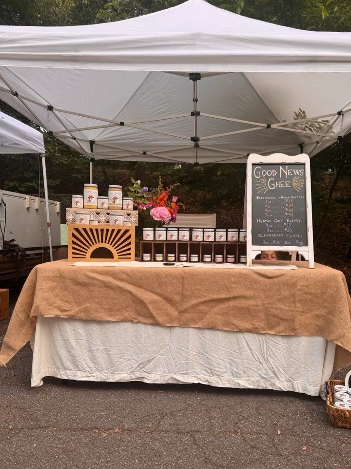 So grateful for market day and for all the Asheville locals who come out to support farmers and makers each week. 🤍💐 @northashevilletailgatemarket