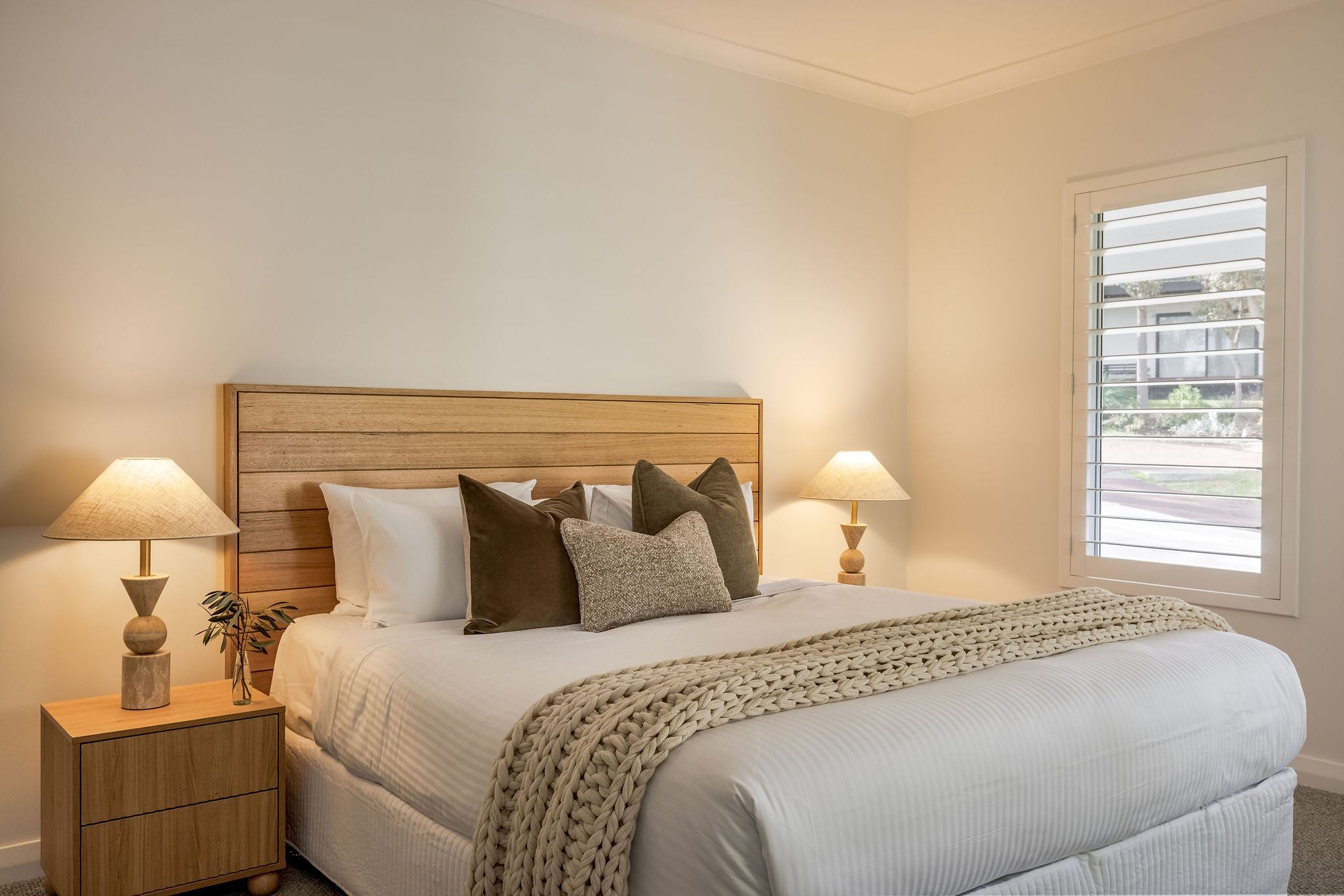 Master bedroom with King bed, air-con, ensuite and walk-in robe, Seastream Haven DunsboroughMaster bedroom with ensuite and walk in robe