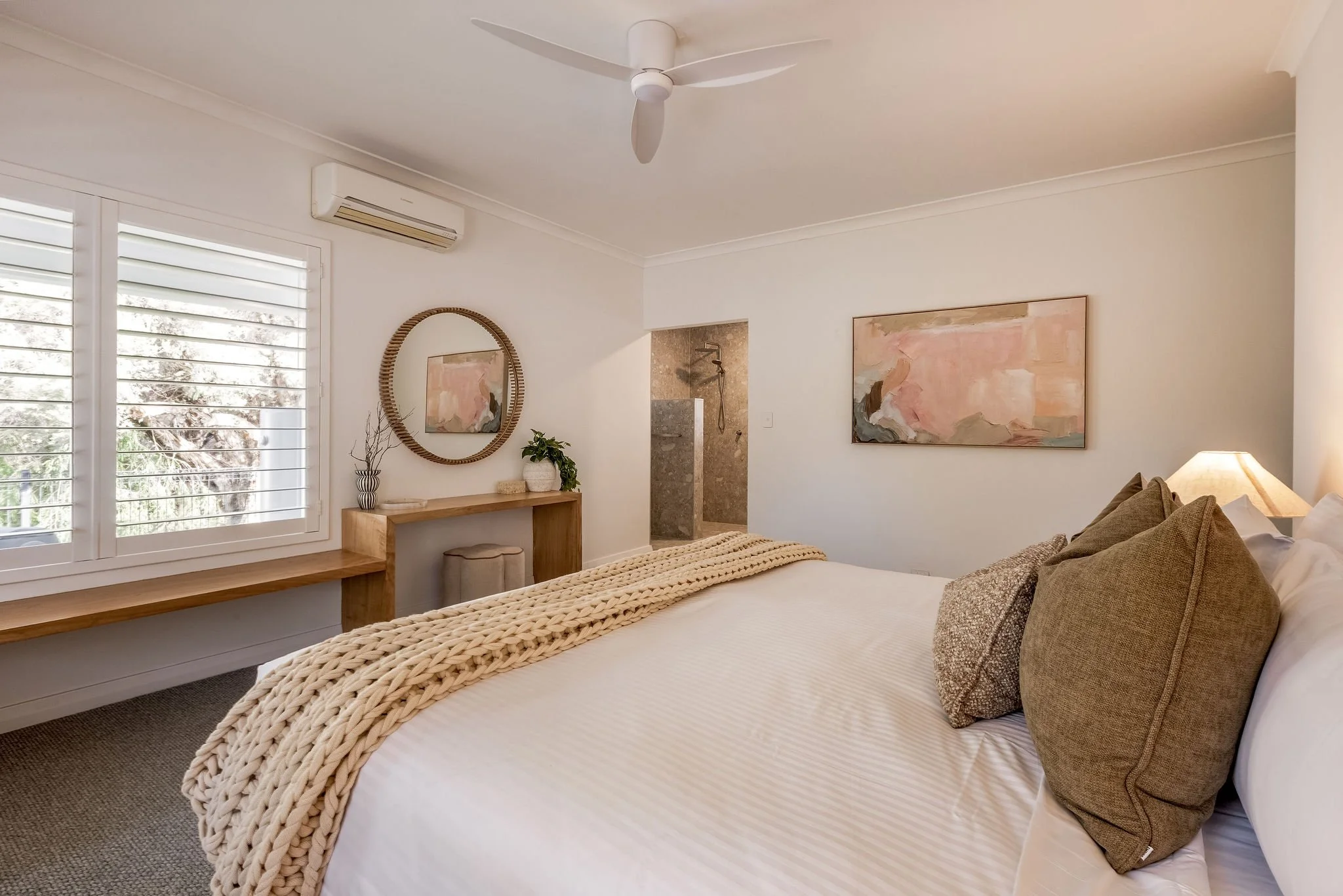 Master bedroom with desk, Smart TV and garden outlook, Seastream Haven DunsboroughMaster bedroom