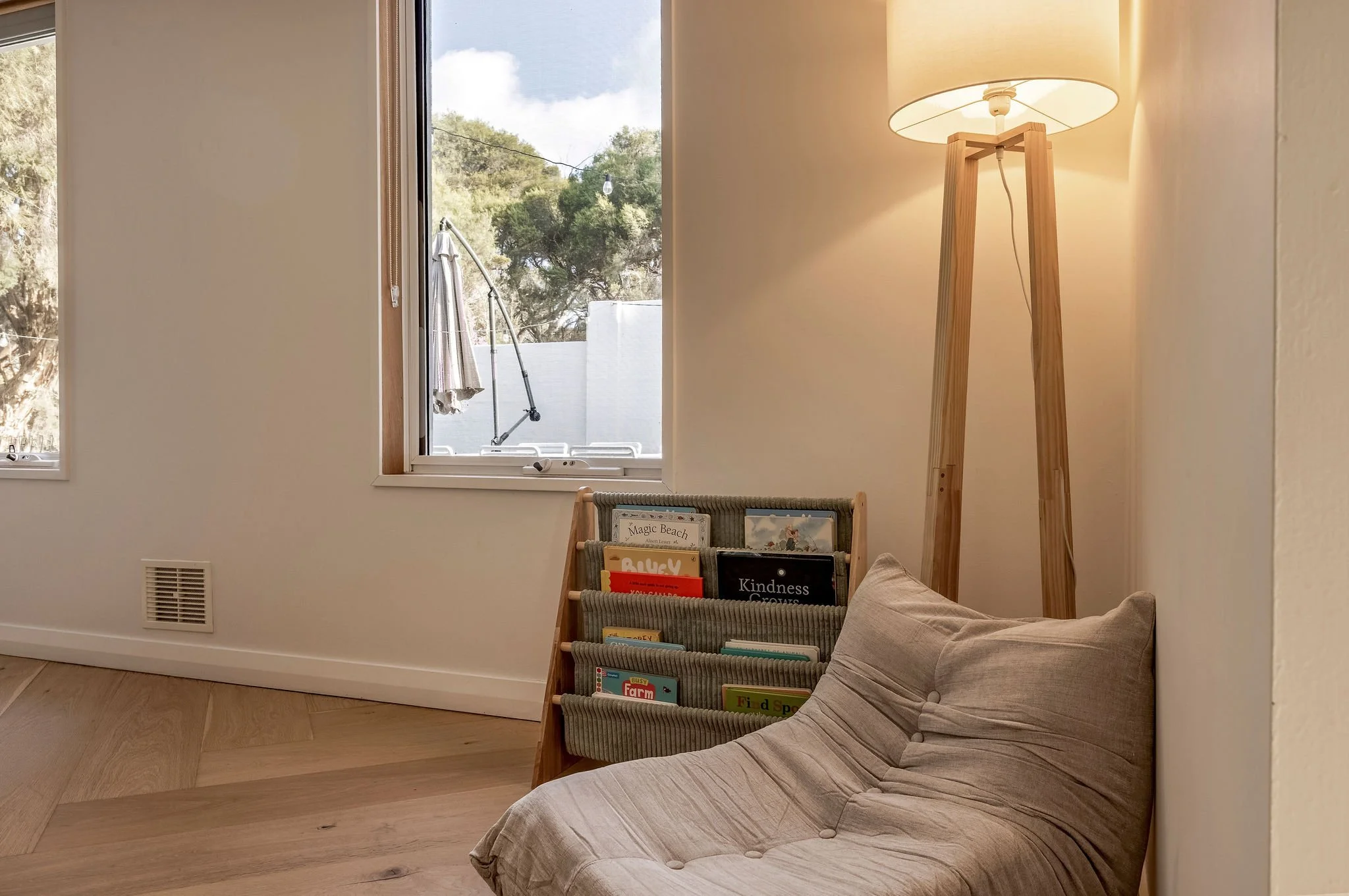 Reading nook with kids' books and games, Seastream Haven DunsboroughReading nook