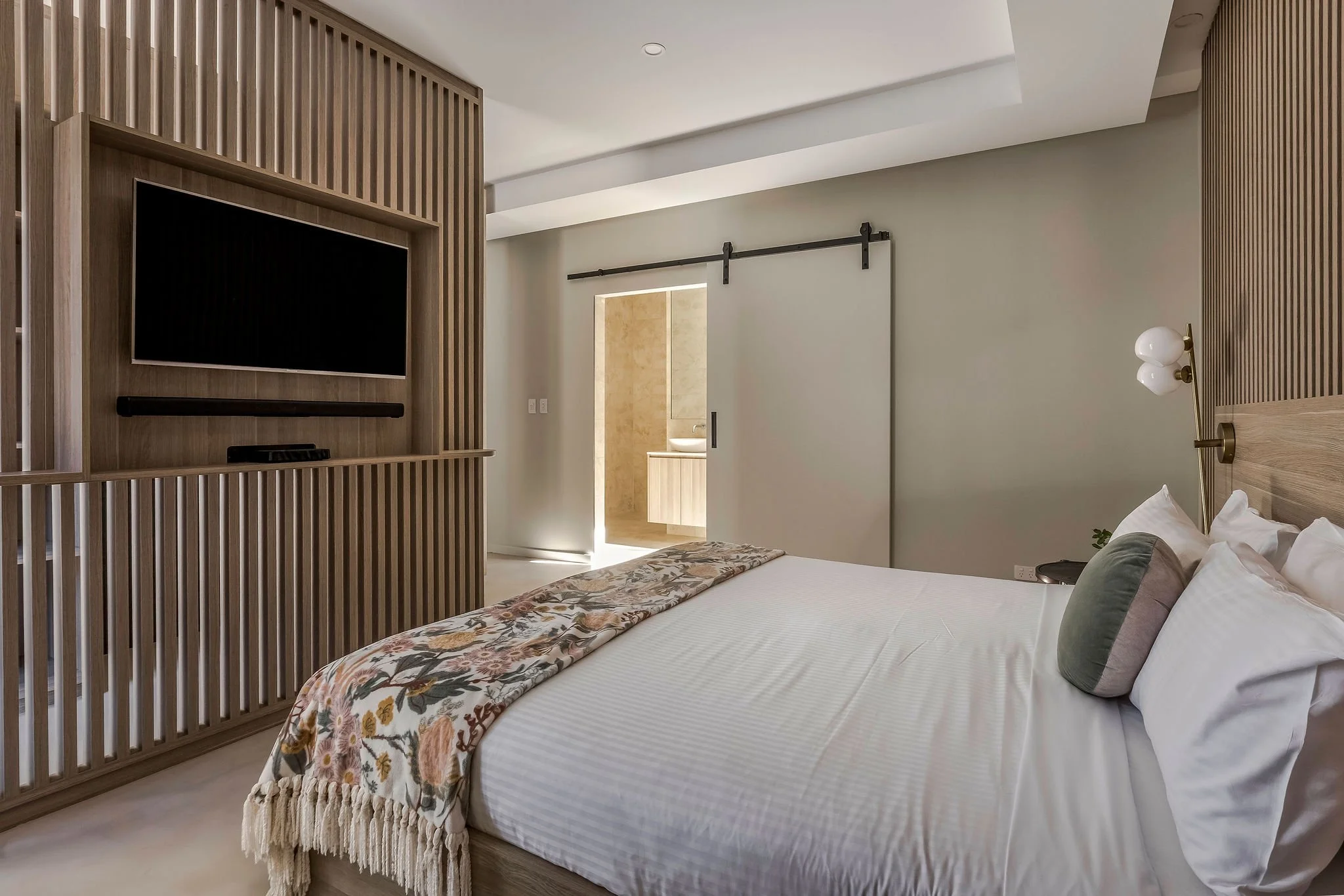 Sundance_Villa1_Bed1-3.jpg