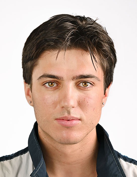 Spain passport photo Los Angeles — 35×45mm biometric photo with white background — Karen Vaisman Photography