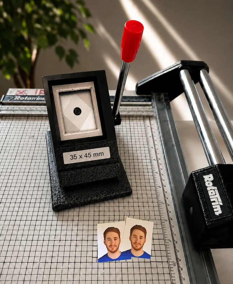35 x 45 mm British passport photo cutter at Karen Vaisman Photography