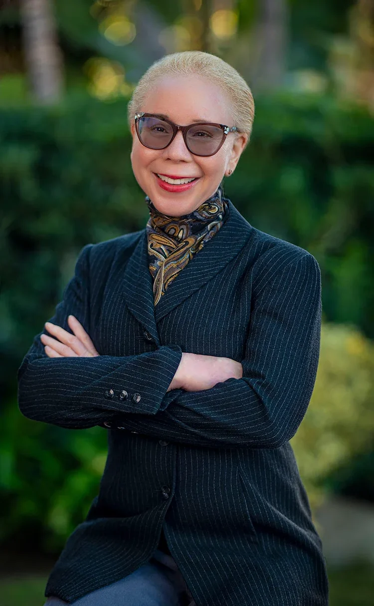 Niedre Heckman PhD outdoor headshot by Karen Vaisman Photography — Westlake Village