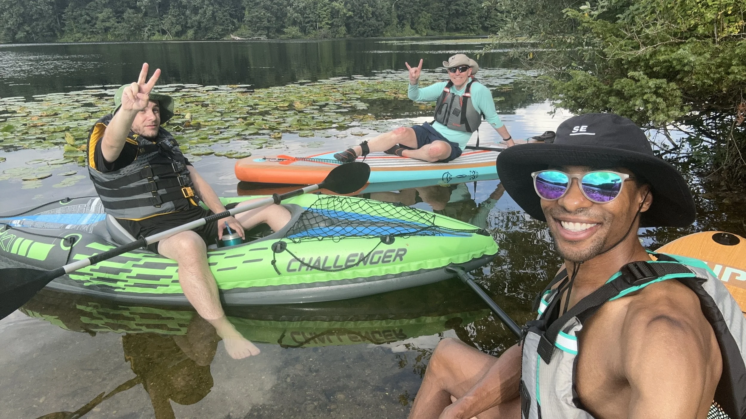 Paddle boarding/Kayaking