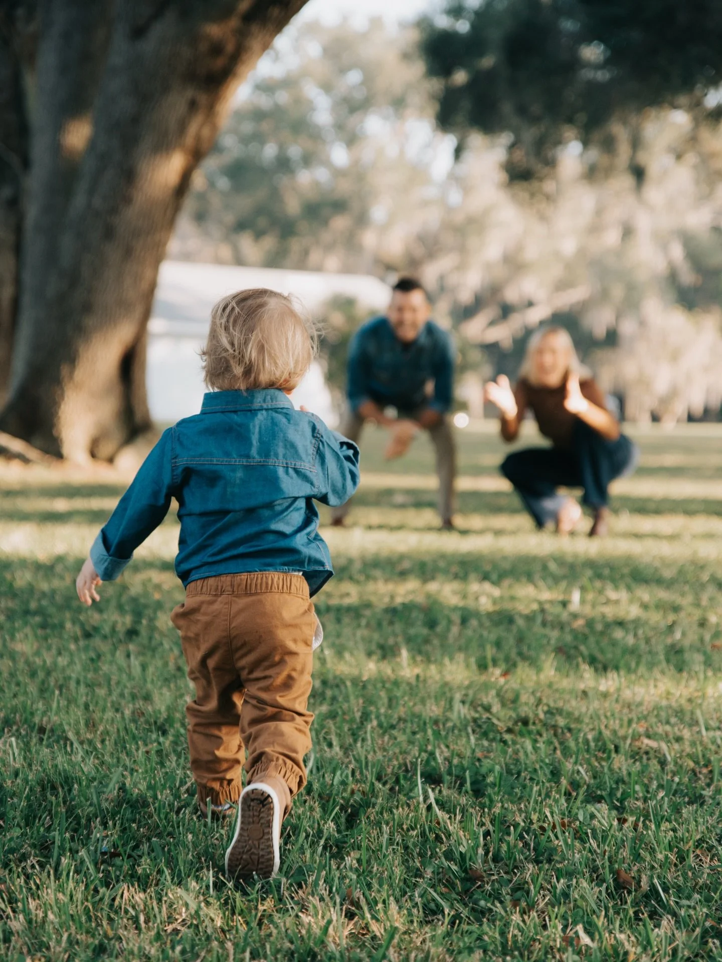 Detailed sneak peeks of a perfect glowy morning shoot ✨