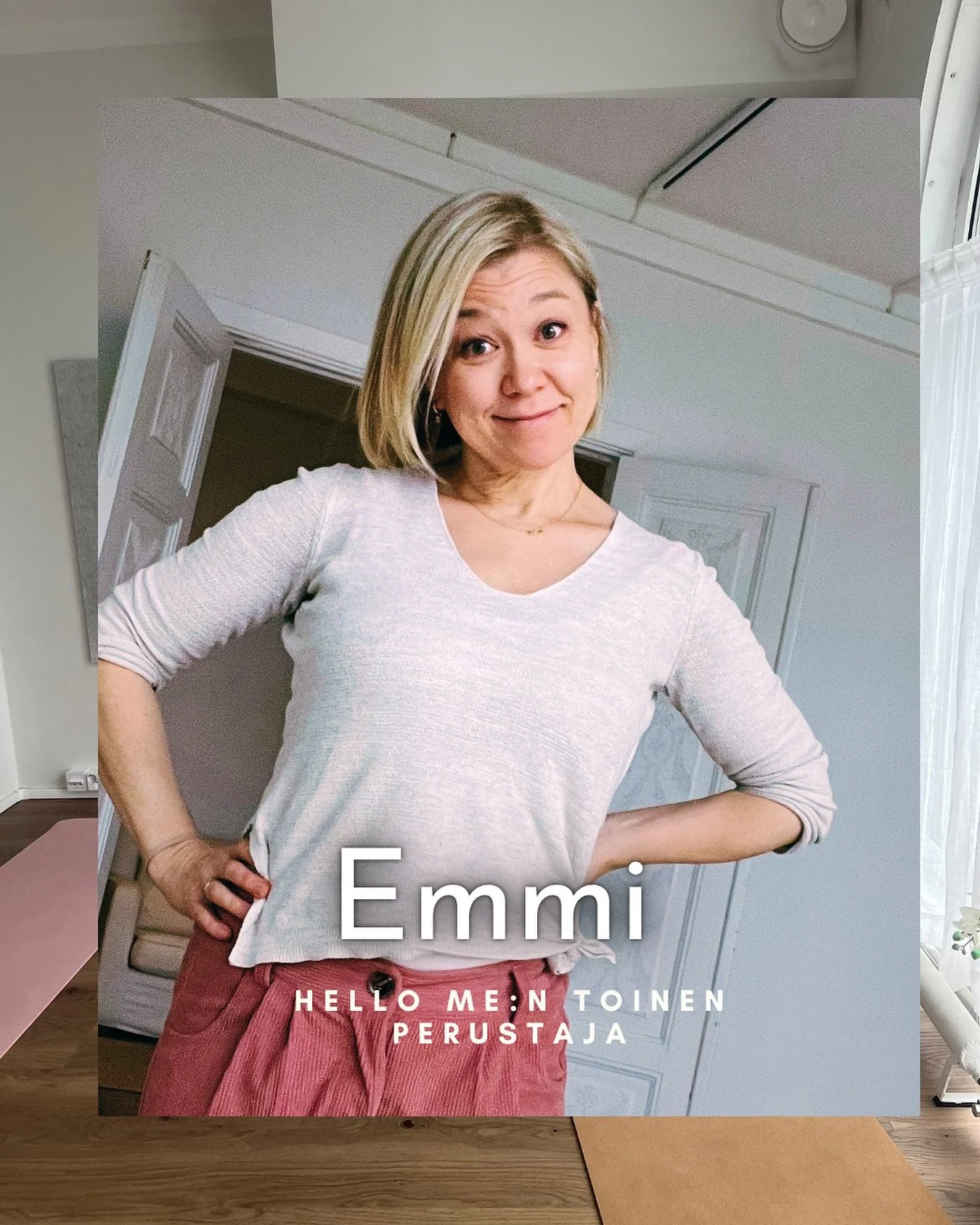 Ajattelimme Essin kanssa esitt&auml;yty&auml;, kun t&auml;&auml;ll&auml; vaan puuhaillaan ja v&auml;lill&auml; unohdetaan kertoa keit&auml; olemme. ❤️

Olen Emmi, toinen Hello Me:n perustajista.
Olen koulutettu urheiluhieroja (Valvira, 2002) ja Holis