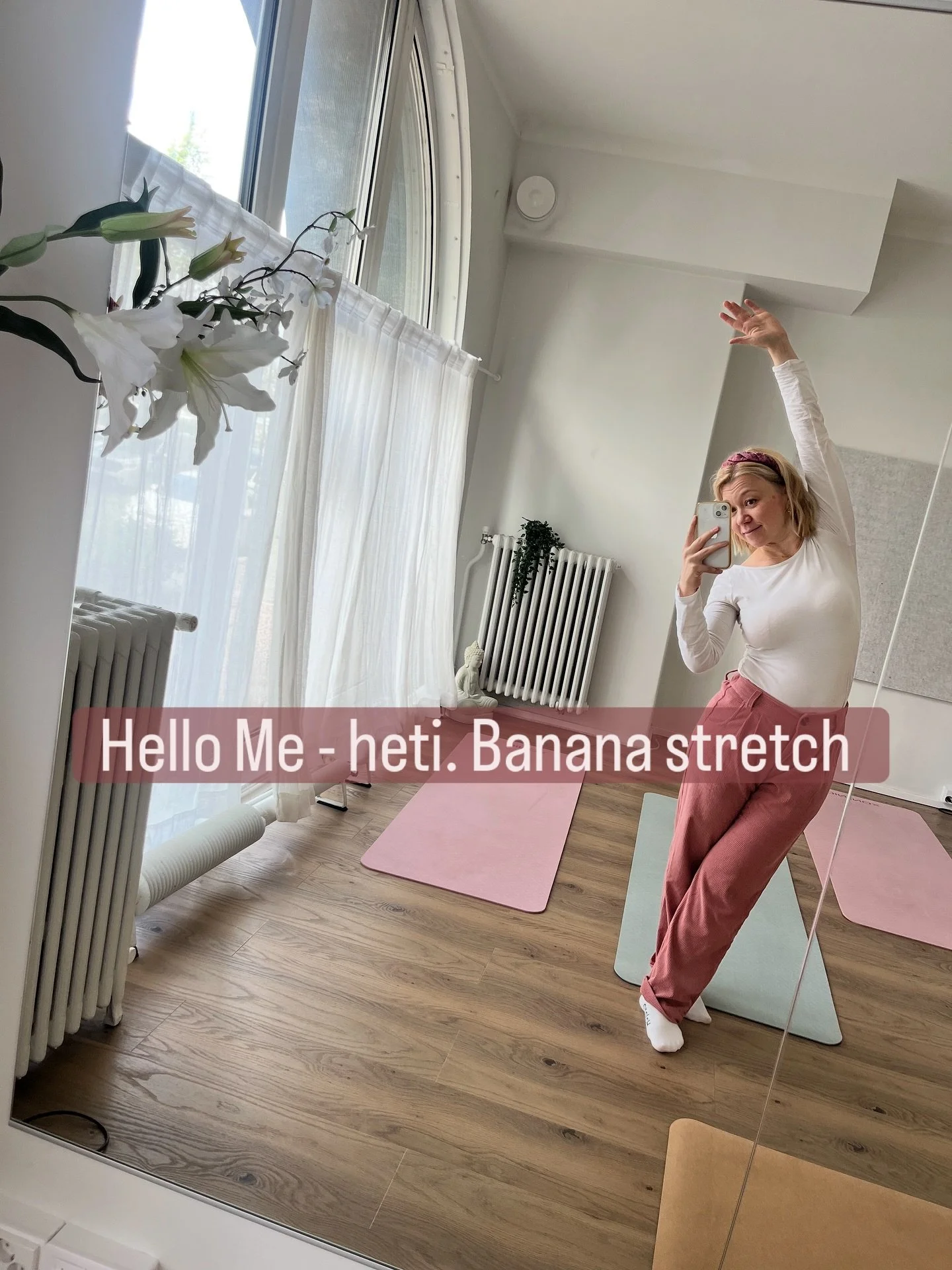 Hello Me -hetki on t&auml;n&auml;&auml;n banaani. 😁🍌 (ja siis kuvatekstist&auml; poiketen HETKI - ei heti 🤦&zwj;♀️)

Miten sinun arki on l&auml;htenyt liikkeelle?

Hierojan arkeen kuuluu usein my&ouml;s kylkien venyttely.

Jatkuva &rdquo;sahaliike