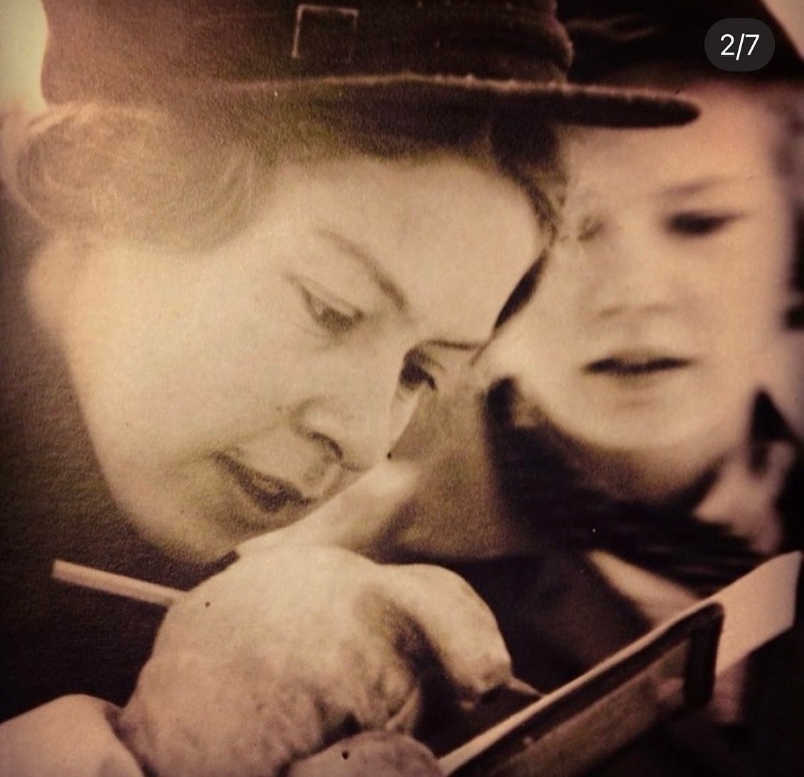 Hyv&auml;&auml; Itsen&auml;isyysp&auml;iv&auml;&auml; rakas Suomi 🇫🇮 
T&auml;ss&auml; on meid&auml;n mumma ja isot&auml;ti Hekka ❤️ Sisarukset. Lotat. Partiolaiset. Mumma kuului Marttoihin. H&auml;nen ihmisl&auml;heisyys, auttaminen, ilo, huumorint