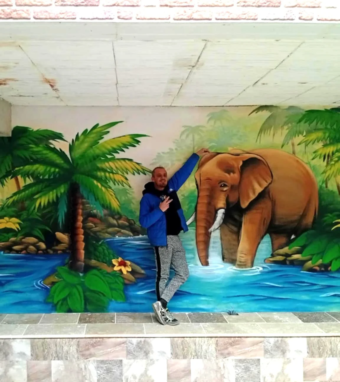 Décoration d'une piscine privée.