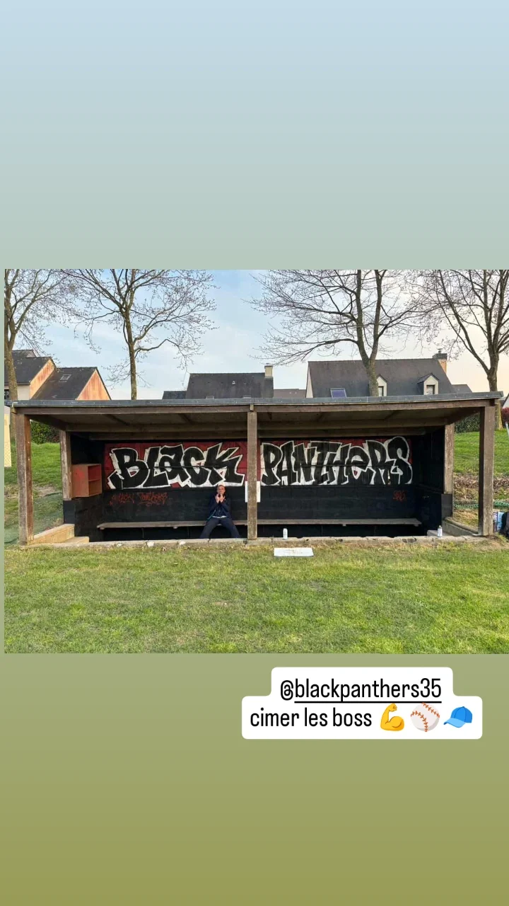 Décoration du préau pour un club de Baseball local.