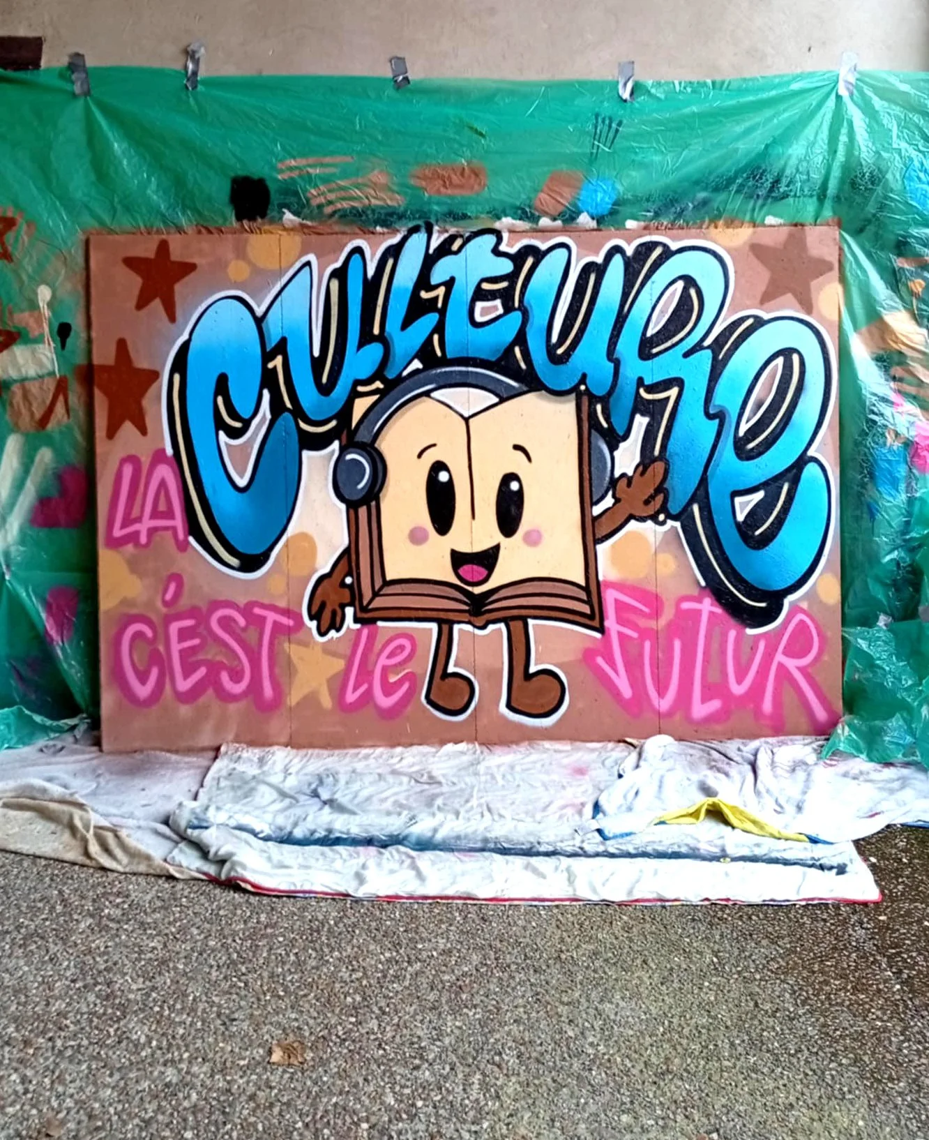 Initiation graffiti au sein d'une Médiathèque avec une 20aine de jeunes.