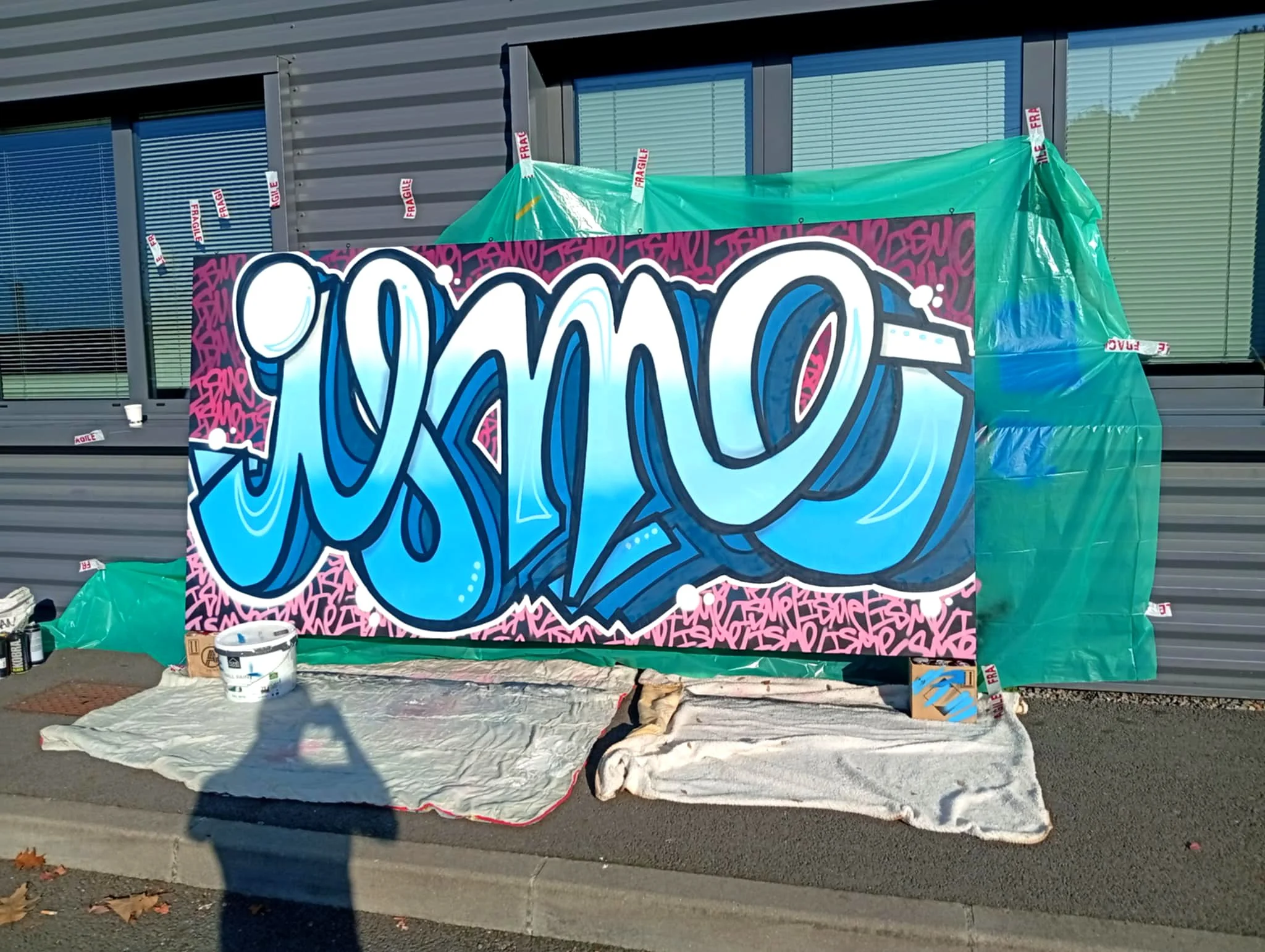 Graffiti en live pour le changement de nom d'une Ecole de Commerce.