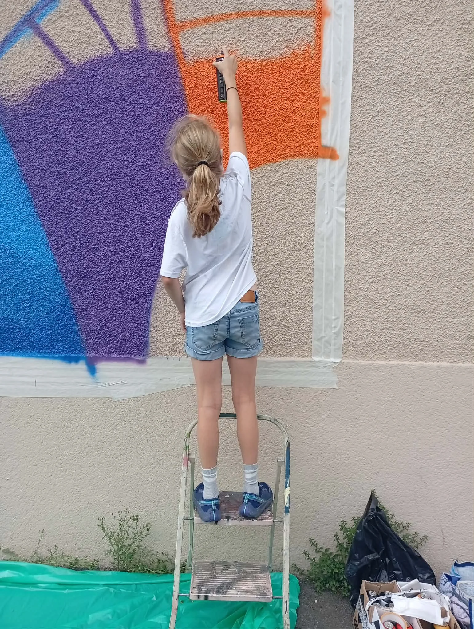 🎨 Une belle fresque participative à la JA Rennes !

Un grand merci à l’Association Jeanne d’Arc de Rennes pour sa confiance. Je suis très fier du travail réalisé par les enfants du centre de loisirs, qui se sont montrés impliqués, motivés et créatif
