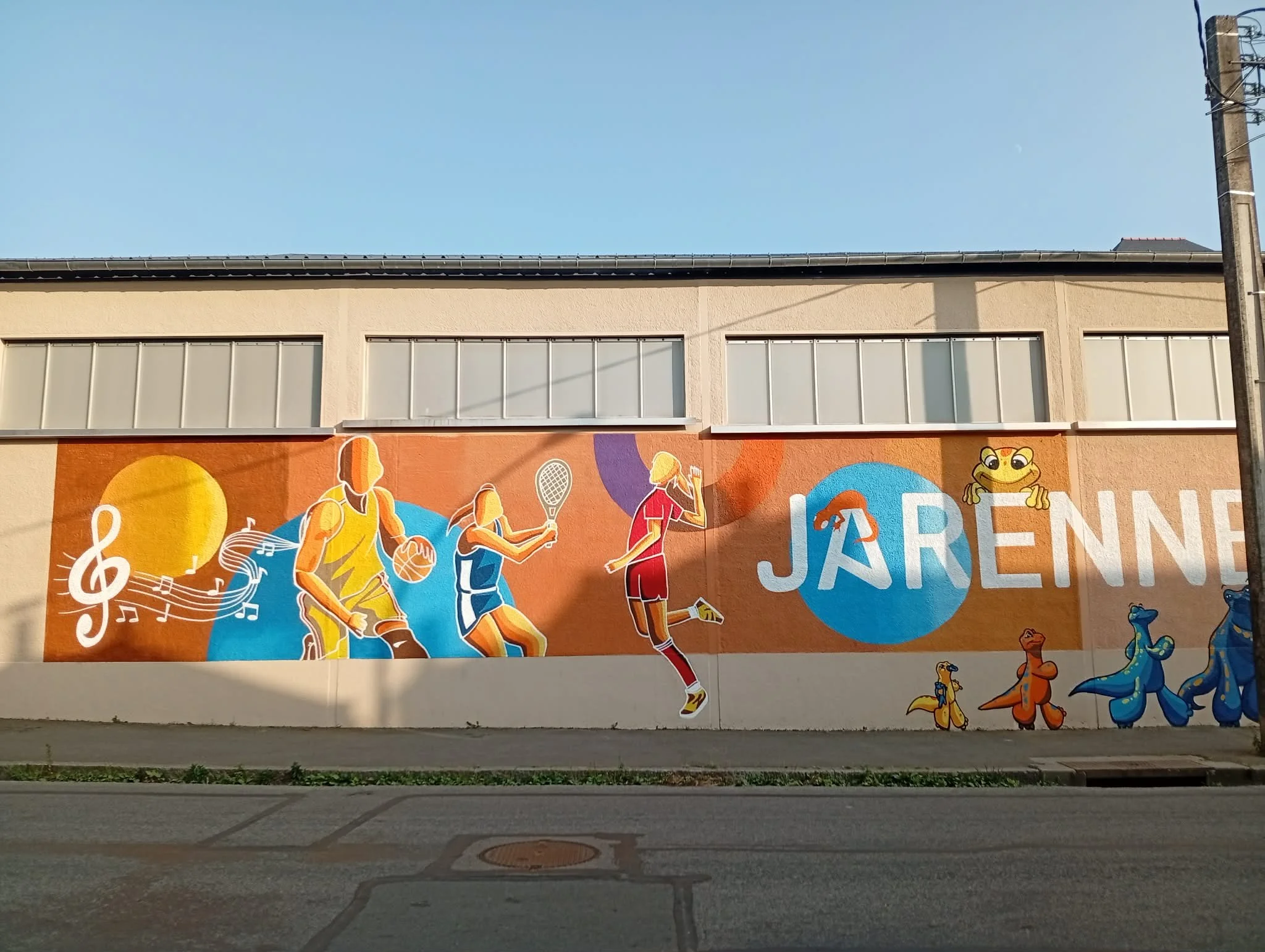 🎨 Une belle fresque participative à la JA Rennes !

Un grand merci à l’Association Jeanne d’Arc de Rennes pour sa confiance. Je suis très fier du travail réalisé par les enfants du centre de loisirs, qui se sont montrés impliqués, motivés et créatif