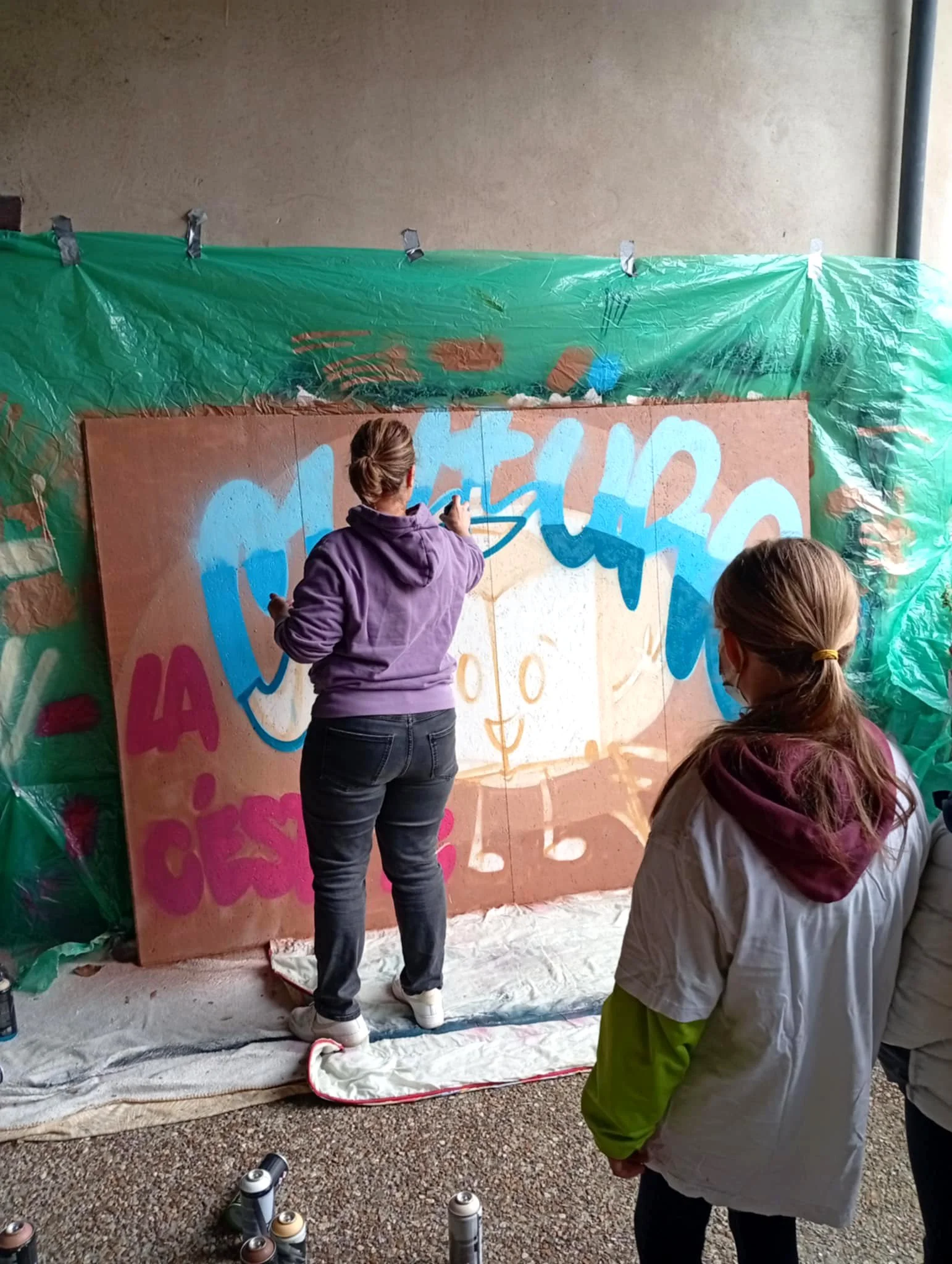 Initiation graffiti au sein d'une Médiathèque avec une 20aine de jeunes.