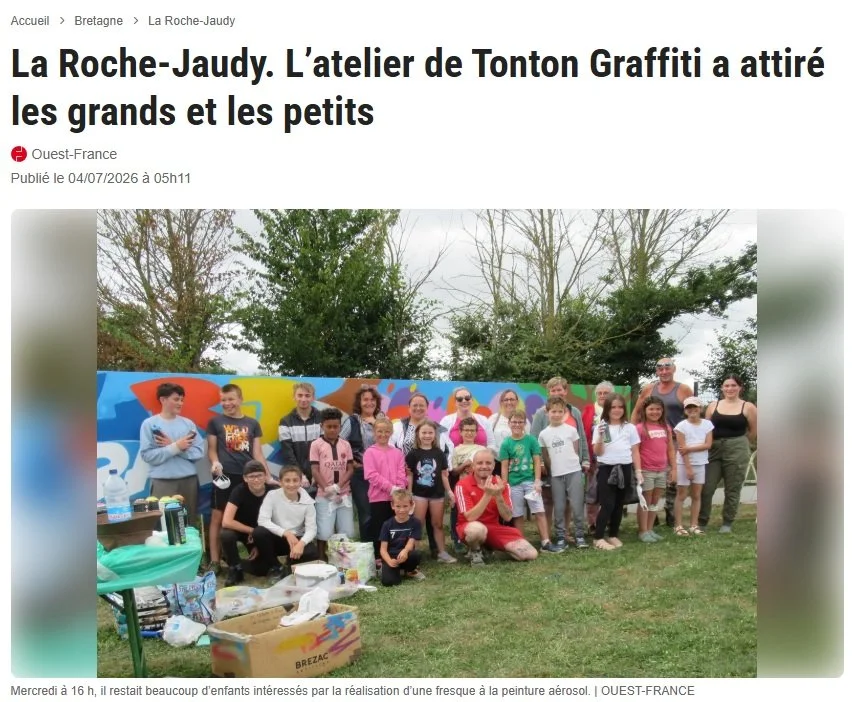 J'ai eu le plaisir de réaliser une fresque collective avec les habitants de La Roche-Jaudy, une belle expérience placée sous le signe du partage, de la créativité et de l'échange.
