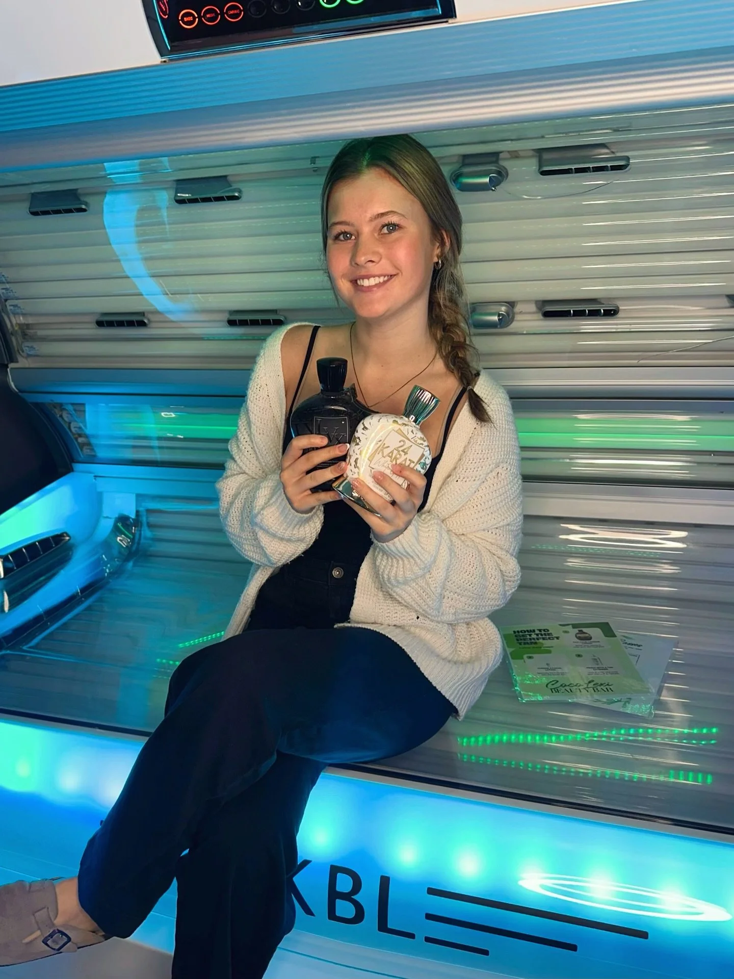 if it&rsquo;s not LVX or 24K White Gold, i don&rsquo;t want it.🖤✨

🖤 LVX: 55X luxe bronzer with bakuchiol + caffeine.

✨ 24K White Gold: infused with real gold, hyaluronic acid + squalane for that perfected finish.

your skin deserves the best &mda