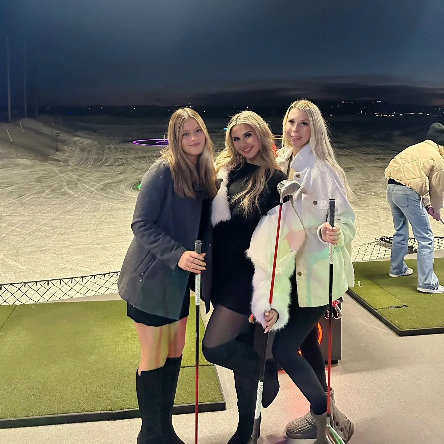 coco lexi christmas party ✨
so grateful for this team 🤍