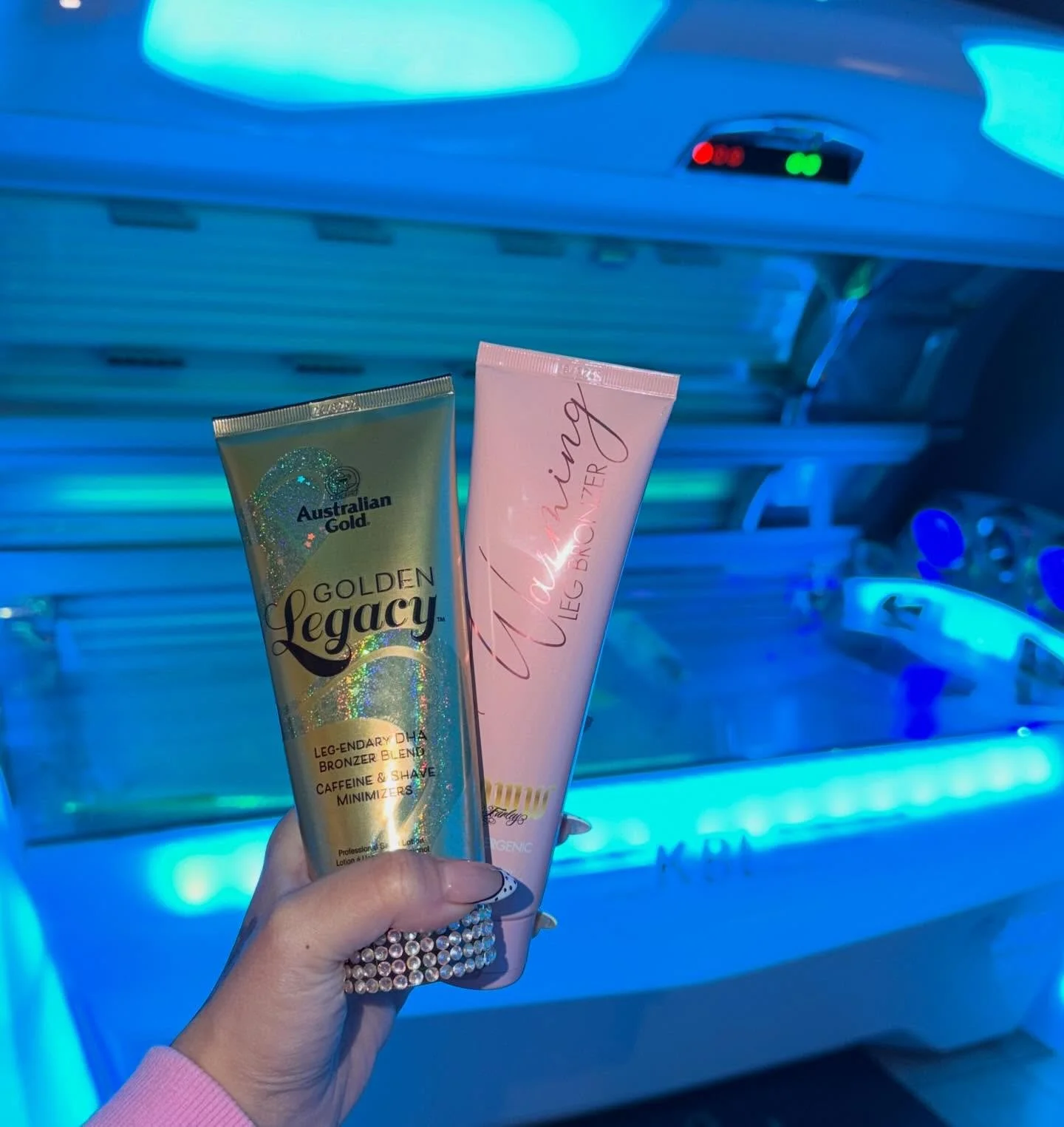 have you tried a leg bronzer yet? 🤍✨

it&rsquo;s the secret to that smooth, even, deeper leg glow
shave minimizers + dark bronzers = unreal results 🧴🤎

once you do&hellip; you won&rsquo;t go back