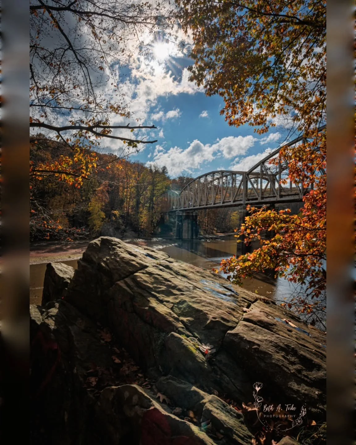 Fall at Warren Road Bridge. 
.
.
.
#autumn #autumnleaves #autumncolors #autumnvibes #fall #fallvibes #fallcolors #warrenroadbridge #sony #sonya7ⅳ #sonyphotography #sonyalphafemale #sonyalpha #sonycamerclub