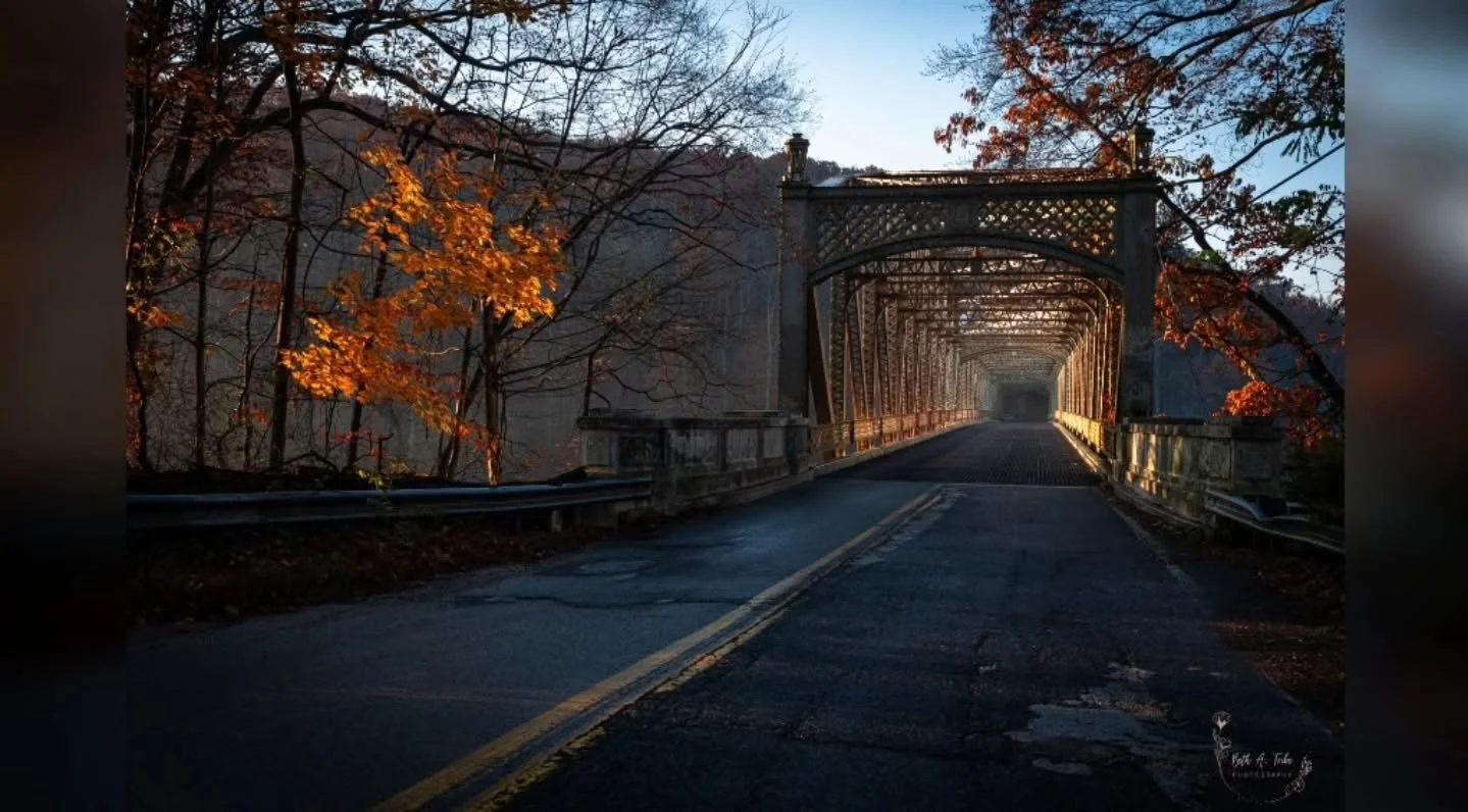 Foggy mist and autumn colors, what a great combination!  Warren Road Bridge my latest obsession. 
.
.
.
#foggymorning #autumnlight #autumncolors #autumnvibes #autumn #fallvibes #fall #fallcolors #steelbridge #warrenroadbridge #gunpowderfalls #lochrav