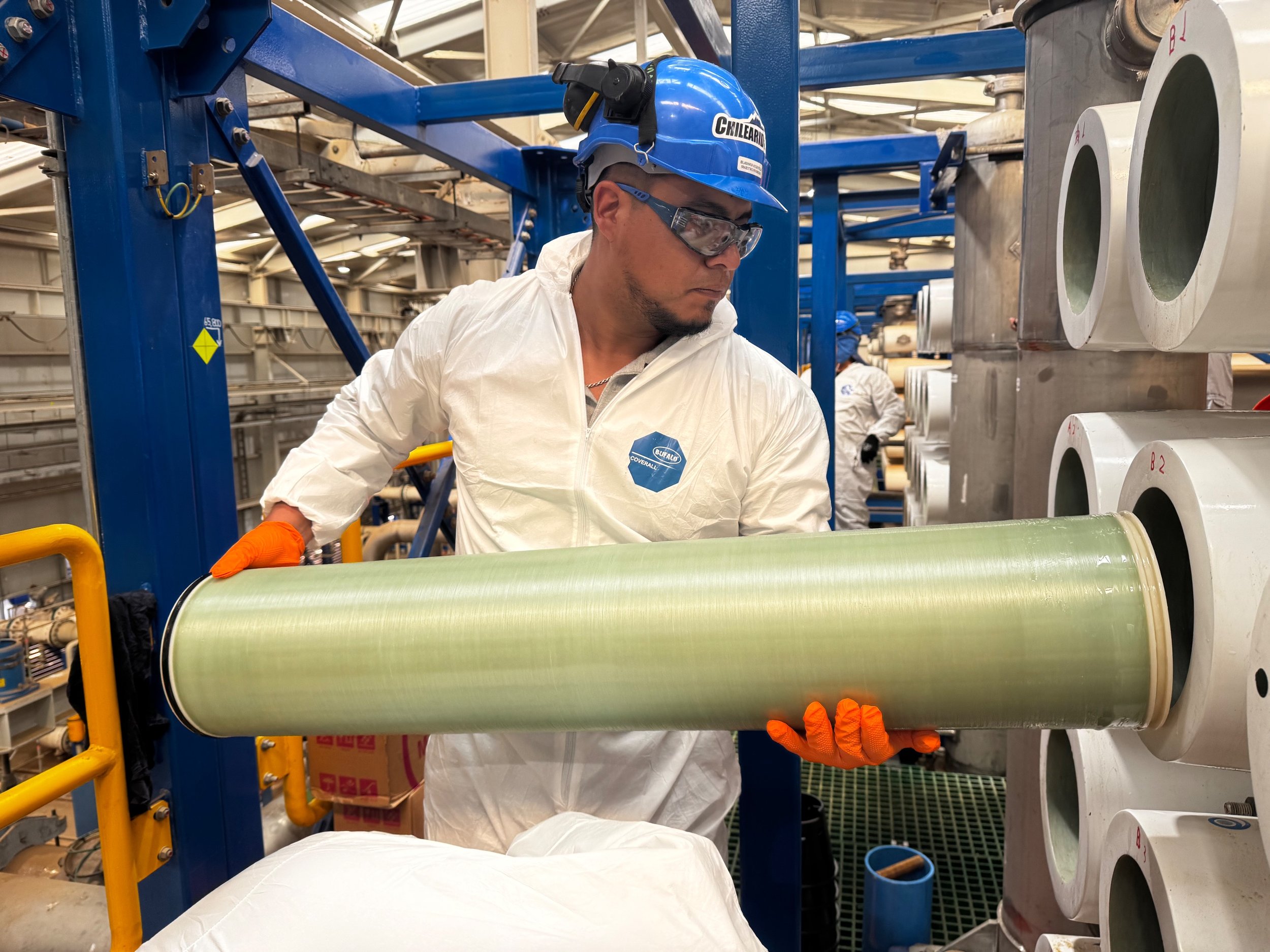 Aguas Pacífico instala más de 6 mil membranas en los racks de osmosis inversa