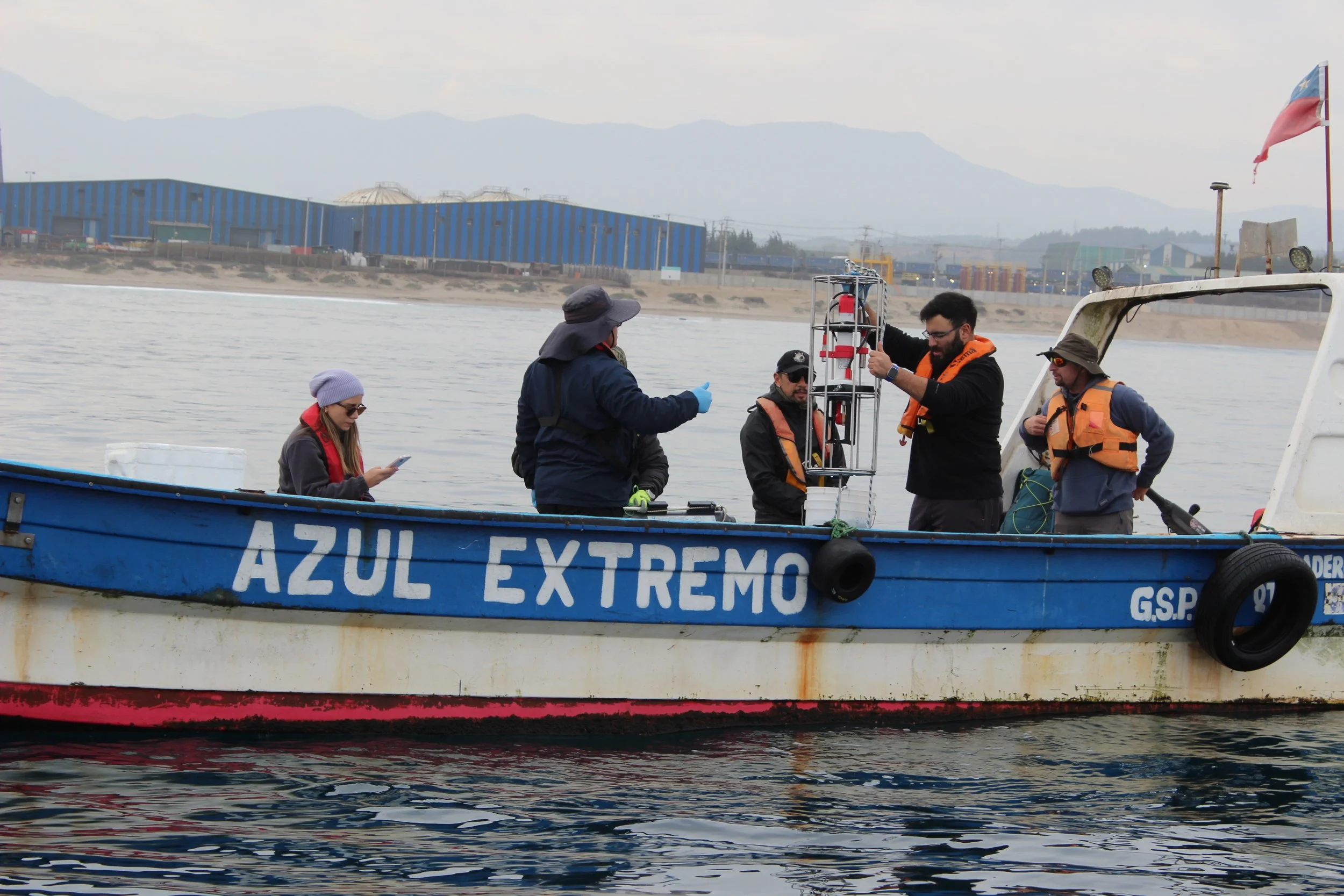 Aguas Pacífico concluye décima medición en el mar de Quintero junto a comunidades locales