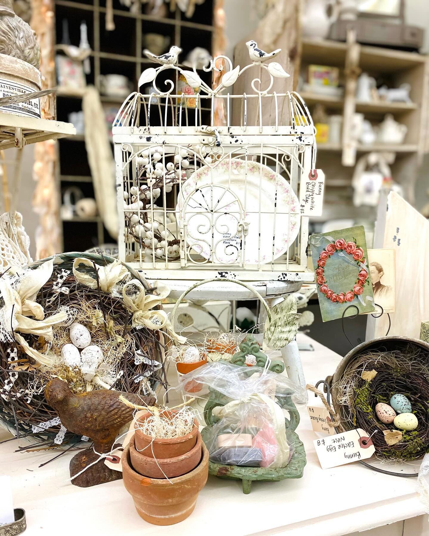 🤩 Marietta is here tonight with a little EASTER JOKE and to showcase some adorable vintage Easter decor!! Check out our Stories to see more of what Marietta has going on this week! Swipe to see all of the cuties 😍 (Numbers in captions coordinate wi