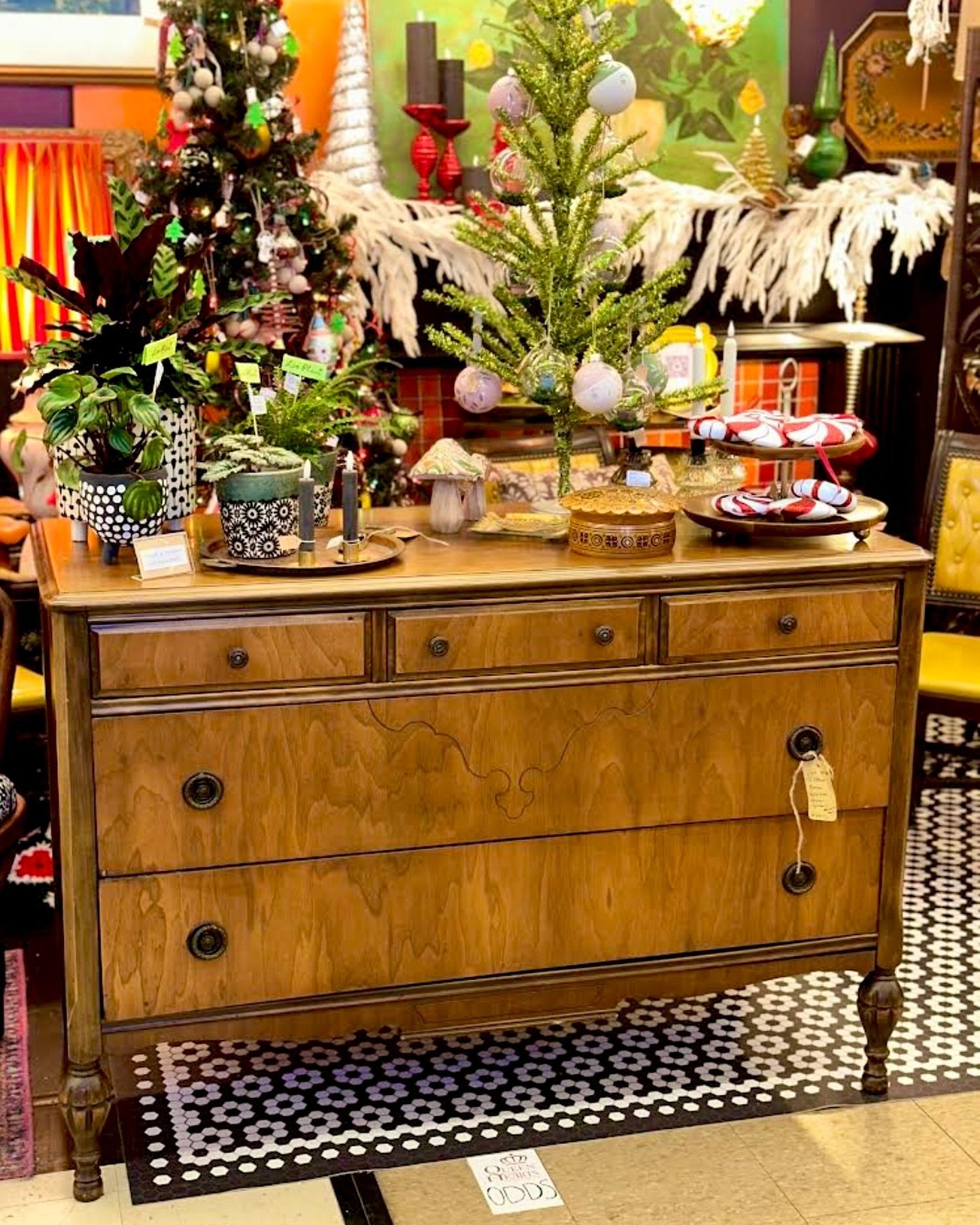 π We are thrilled with tonight’s lineup from our Marietta location to close out our week of GUEST ROOM DECOR!
Take a look at these beautiful options to spruce up your guest room just in time for our loved ones! Dealer codes are in all caps. C