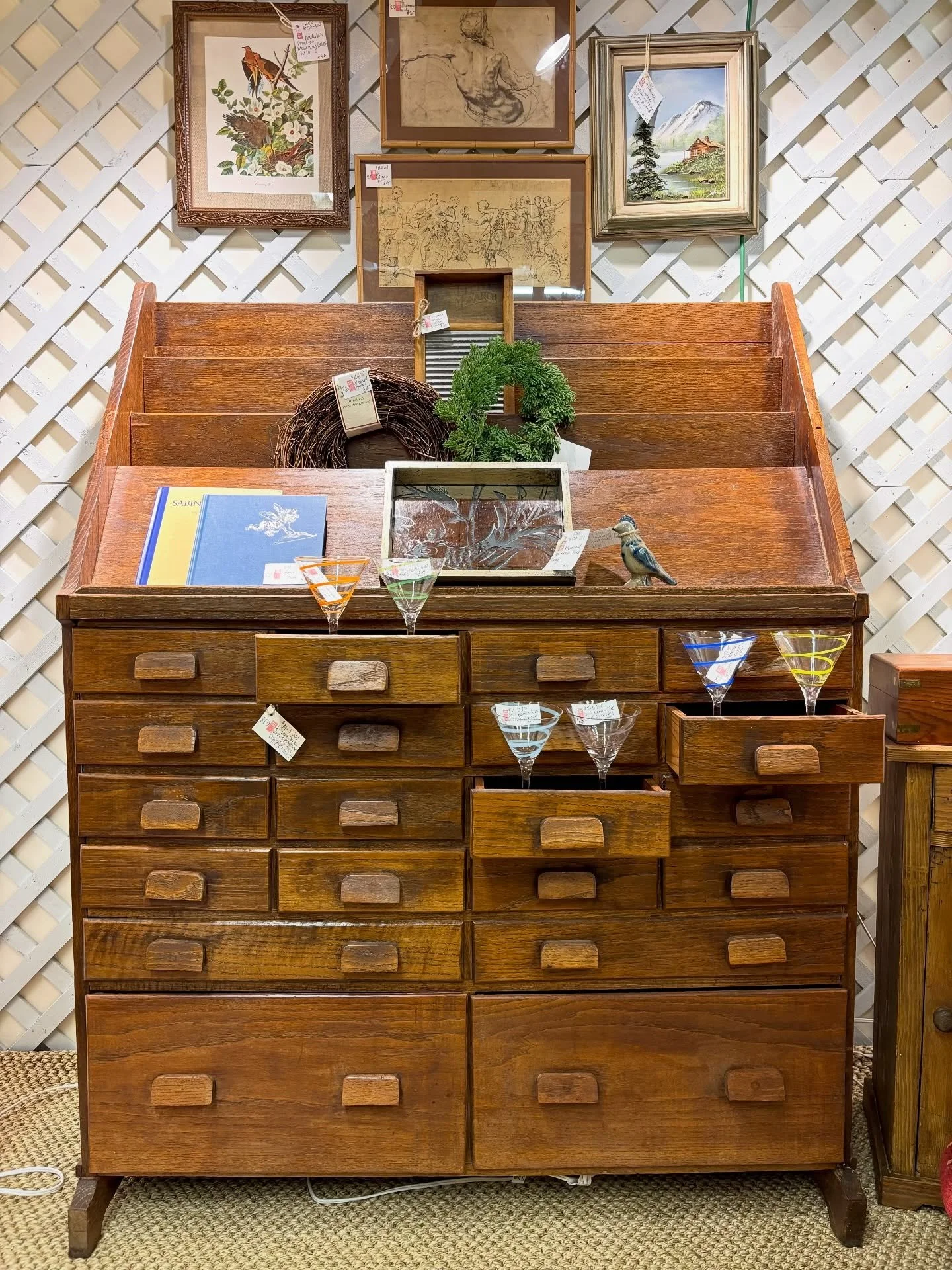 👑 Christmas may be packed away, but the storage hunt is just getting started!! Tonight Marietta is all about unique storage options you&rsquo;ll actually love using and love to look at!

Contact Marietta at 678-453-0600 to reserve anything you see h