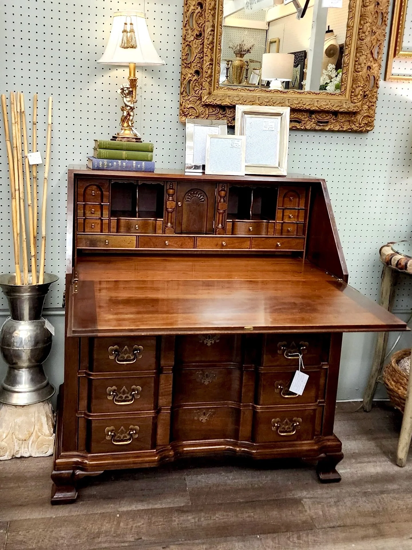 ❤️ IT&rsquo;S DEALER&rsquo;S CHOICE January 12, 2026 📣 Be sure to catch Stories to see this incredible lineup!!!

Q - 🤔WHAT IS DEALER&rsquo;S CHOICE? 👇🏼

A - DC is our weekly digital catalog that features some of the newest and best at The Queen 