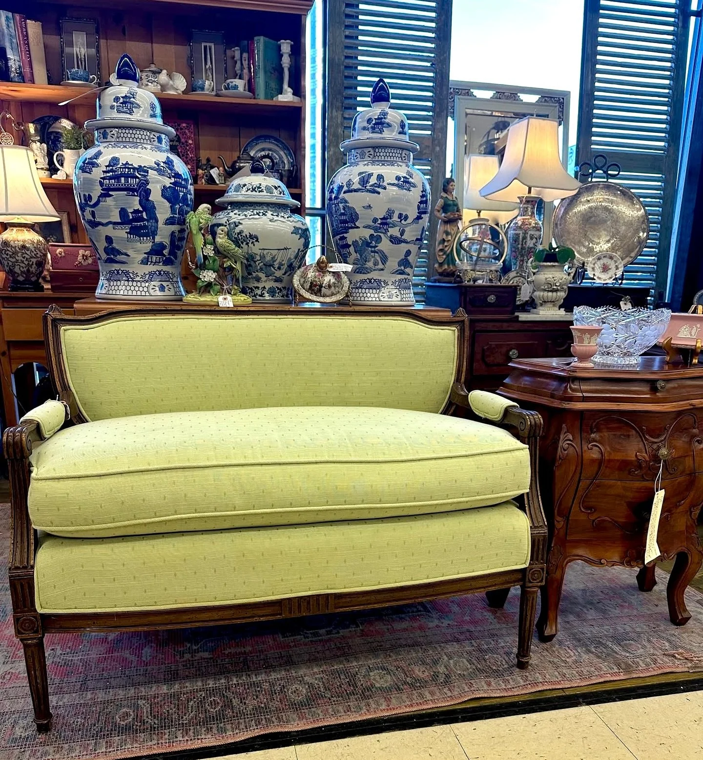 ❤️ It&rsquo;s Dealer&rsquo;s Choice Night! 📣 Your weekly first look at some of the newest, best, and most swoon worthy finds at The Queen 👑 February 2, 2026

✨ What is Dealer&rsquo;s Choice? ⬇️
It&rsquo;s our weekly digital catalog featuring hand p