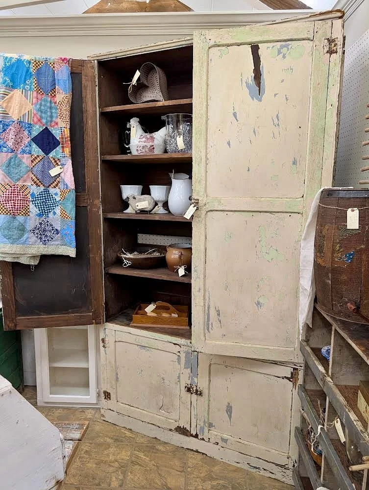 OHHH we&rsquo;re going BIG big this week 👀✨ It&rsquo;s Statement Piece Week at the Queen and Buford is kicking things off tonight with the showstoppers! We&rsquo;re talking large, jaw dropping furniture that instantly transforms a room.

Think:
✨ co