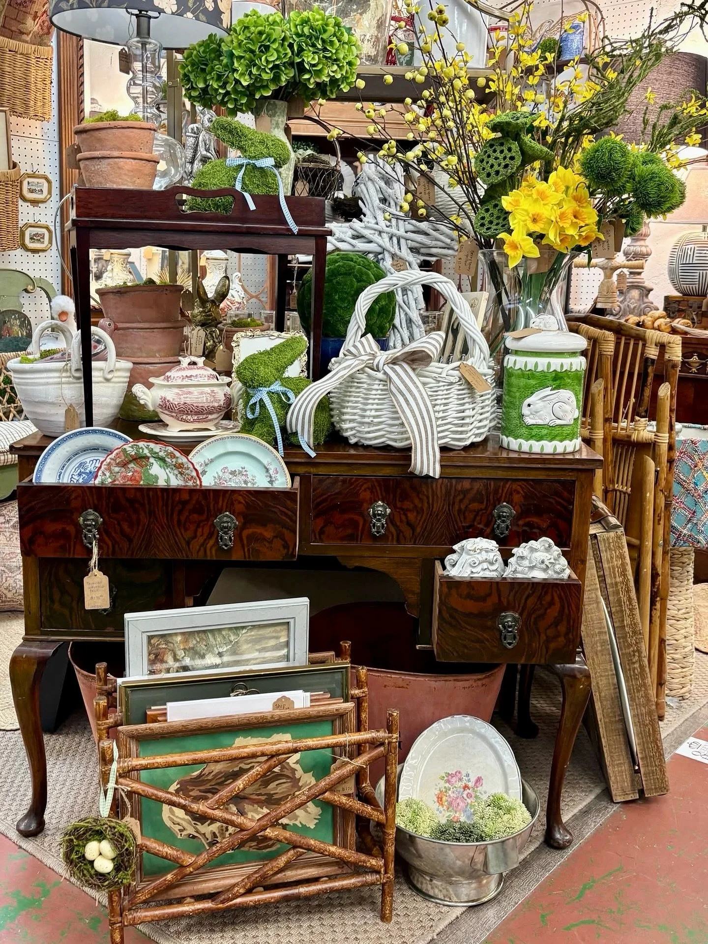 ❤️ It&rsquo;s Dealer&rsquo;s Choice Night! 📣 Your weekly first look at some of the newest, best, and most swoon worthy finds at The Queen 👑 February 26, 2026

✨ What is Dealer&rsquo;s Choice? ⬇️
It&rsquo;s our weekly digital catalog featuring hand 