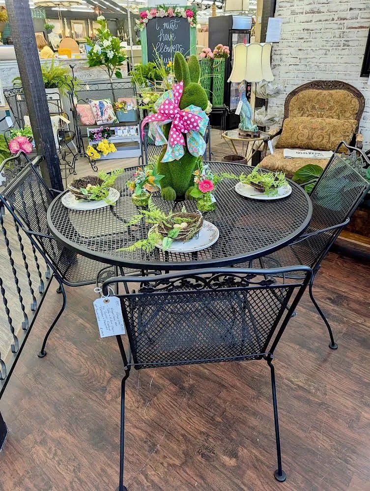 Porch season is here 🌿🤩🎉

This week we&rsquo;re featuring porch &amp; patio inspiration, starting off with our BUFORD location!! We&rsquo;re talking charming vintage patio sets, planters, garden decor, and outdoor pieces that make you want to sit 