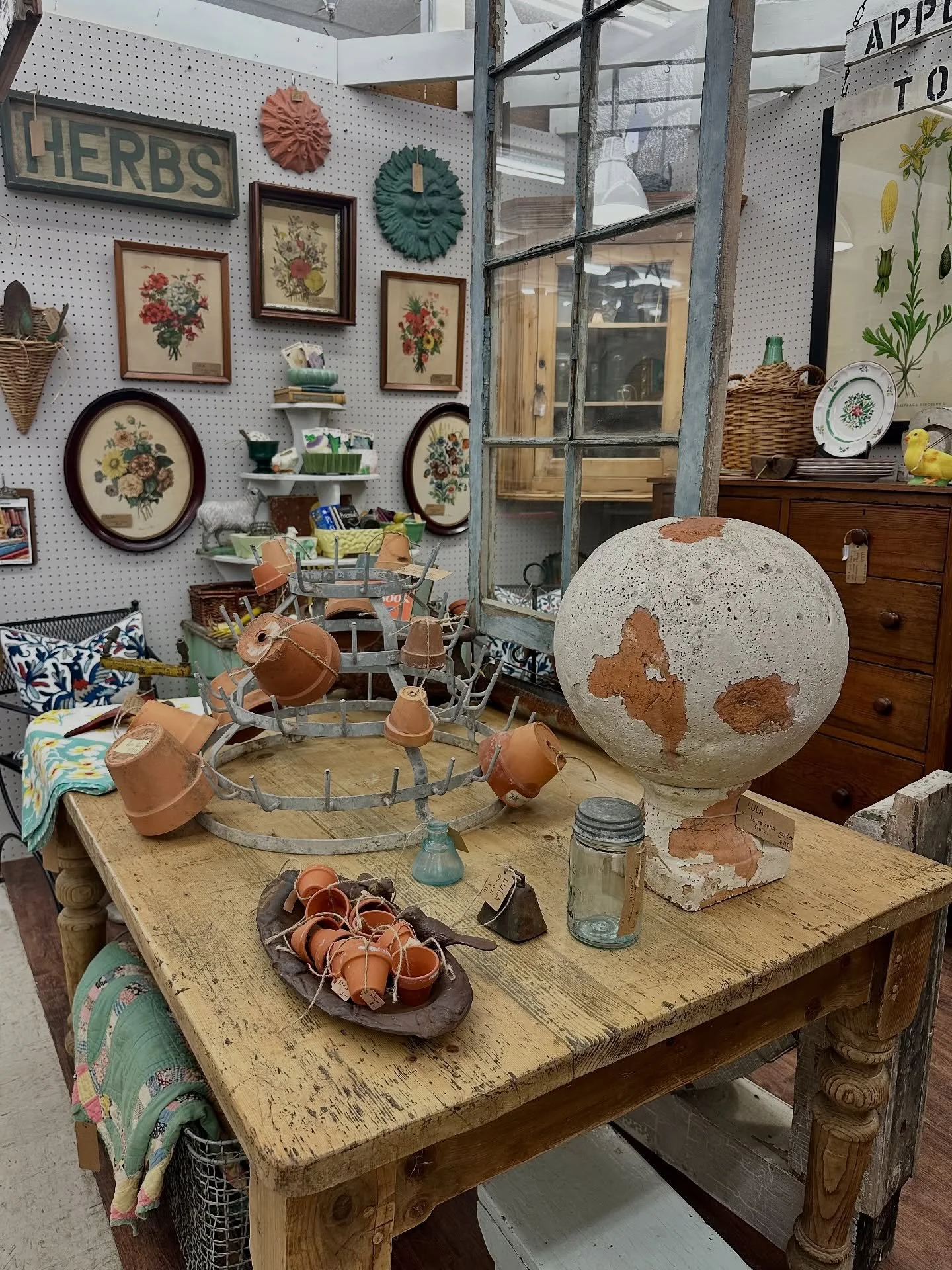 ALPHARETTA is taking the spotlight tonight for our Porch and Patio theme this week, and let me tell ya, they have brought their &ldquo;A&rdquo; game!! 🤩⛲️

Swipe to see some wonderful porch inspiration, fantastic concrete pieces and perfectly worn a