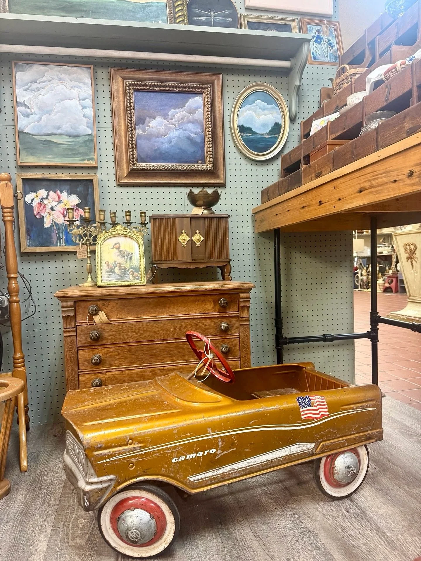 ❤️ It&rsquo;s Dealer&rsquo;s Choice Night! 📣 Your weekly first look at some of the newest, best, and most swoon worthy finds at The Queen 👑 March 12, 2026

✨ What is Dealer&rsquo;s Choice? ⬇️
It&rsquo;s our weekly digital catalog featuring hand pic