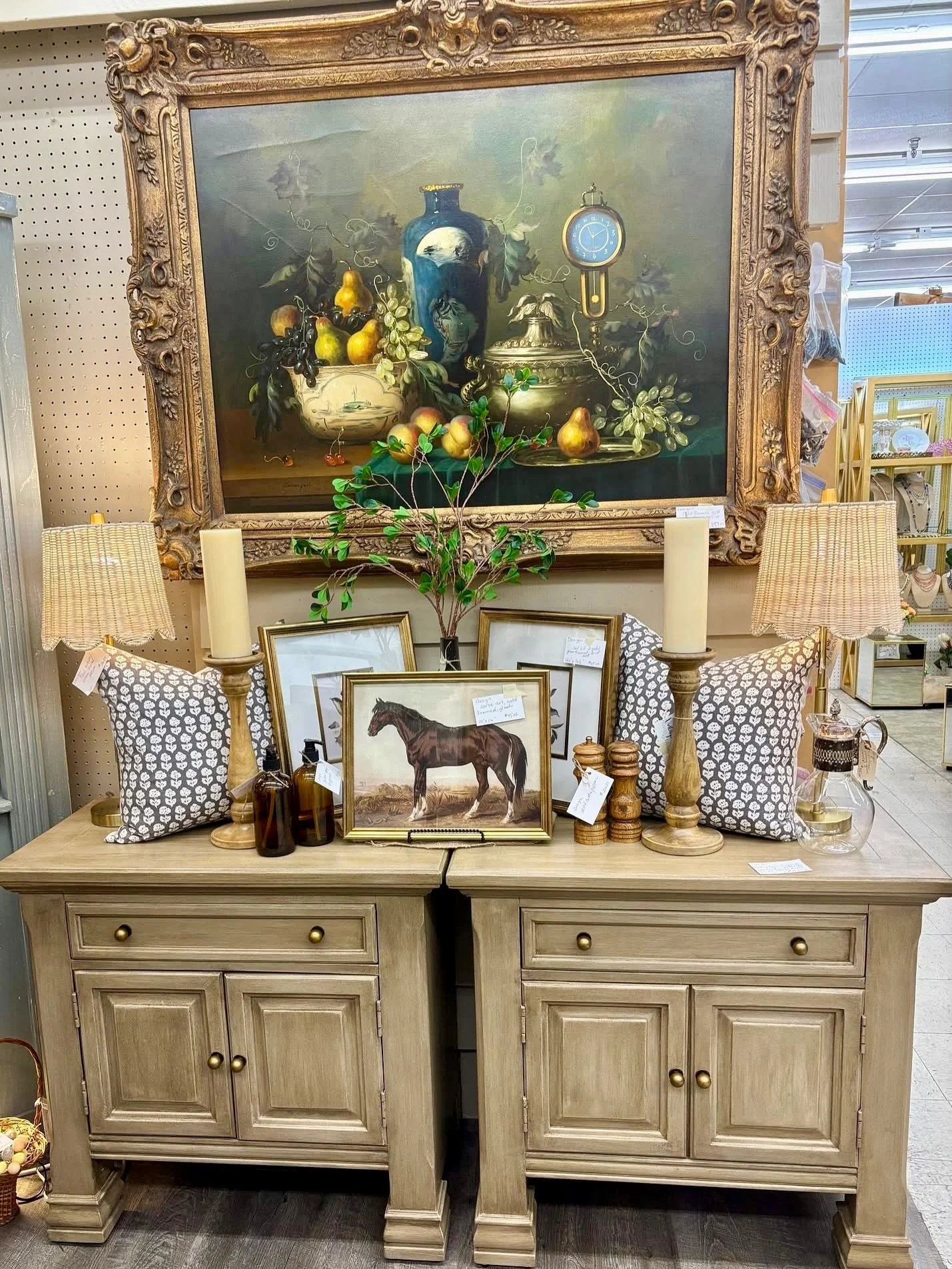 ❤️ It&rsquo;s Dealer&rsquo;s Choice Night! 📣 Your weekly first look at some of the newest, best, and most swoon worthy finds at The Queen 👑 March 23, 2026

✨ What is Dealer&rsquo;s Choice? ⬇️
It&rsquo;s our weekly digital catalog featuring hand pic